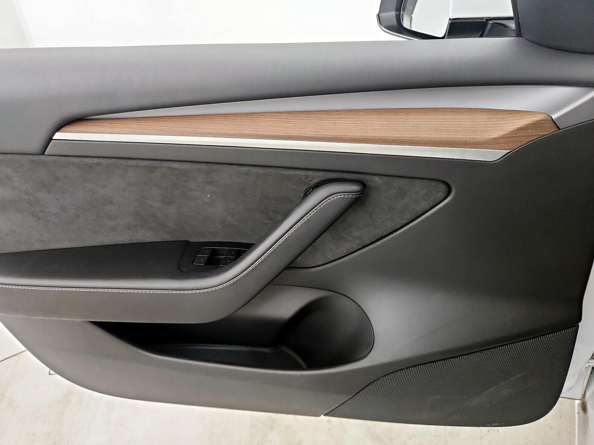 Thumbnail: 2022 Tesla Model 3 - 12