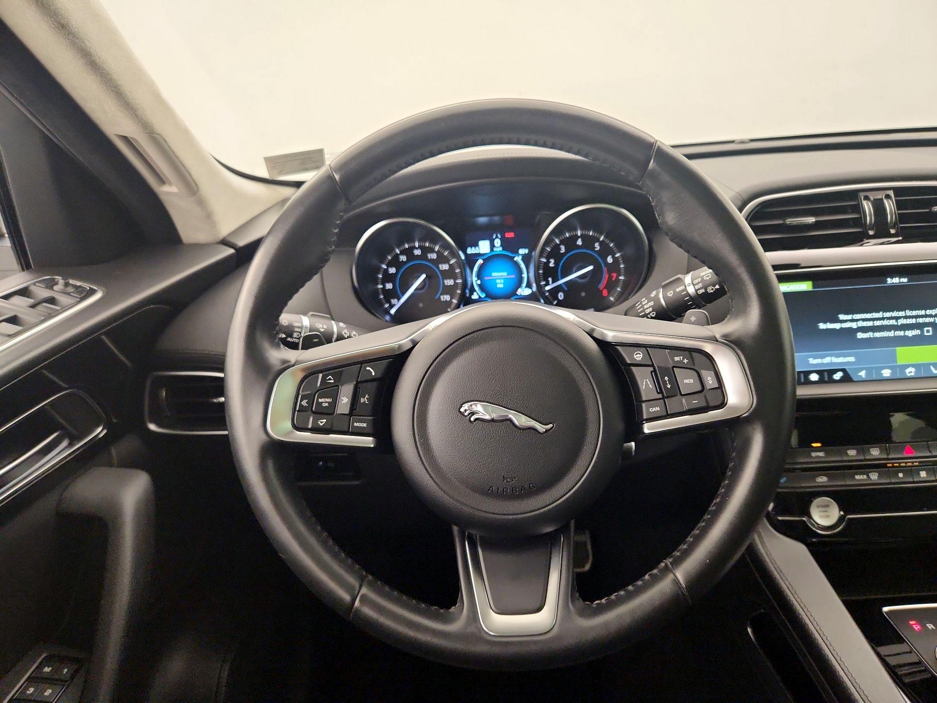 Thumbnail: 2019 Jaguar F-Pace - 10