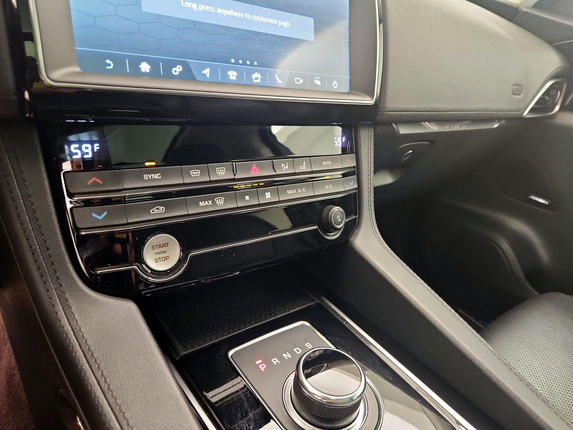 Thumbnail: 2019 Jaguar F-Pace - 17