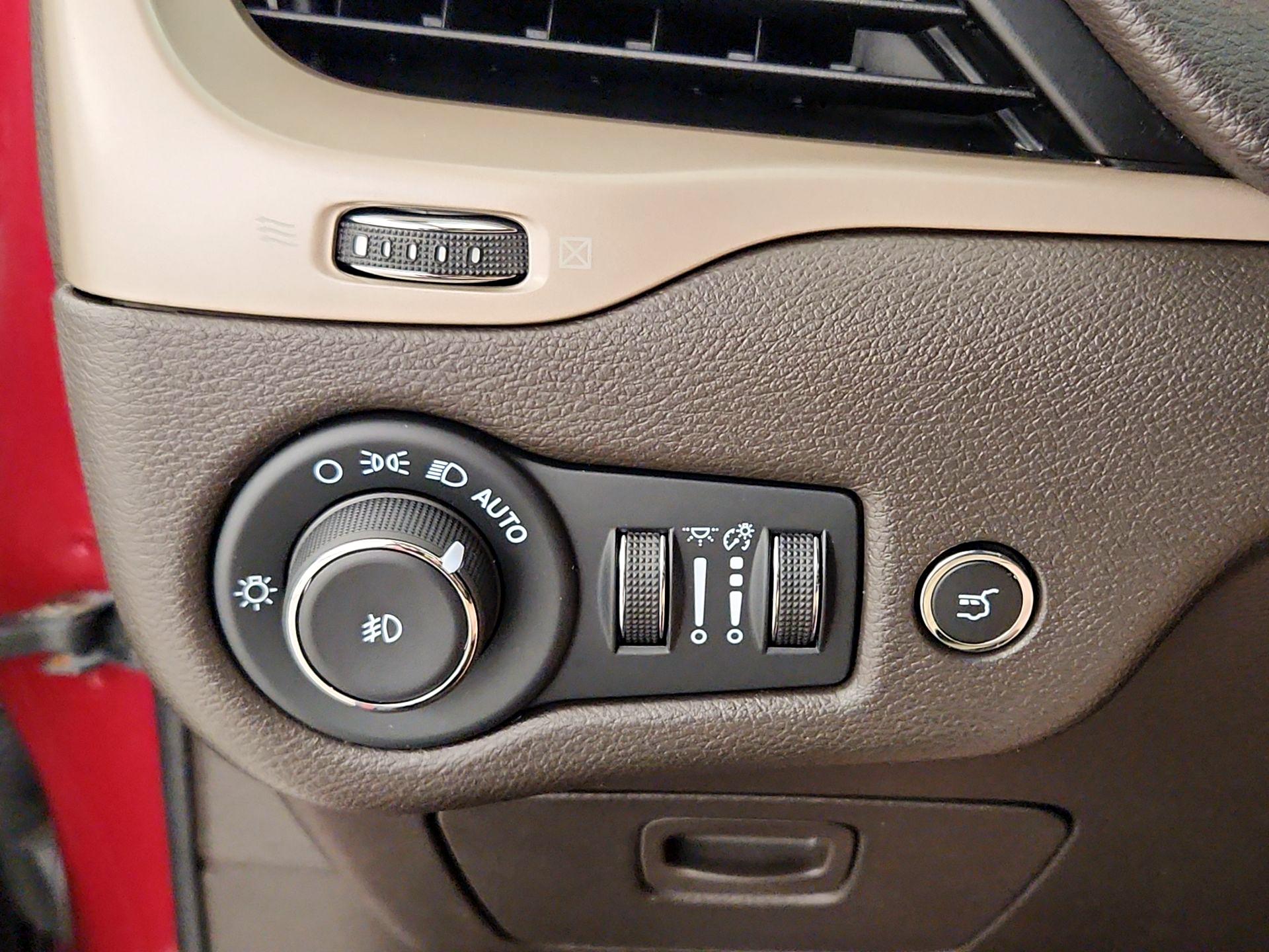 Thumbnail: 2014 Jeep Cherokee - 13