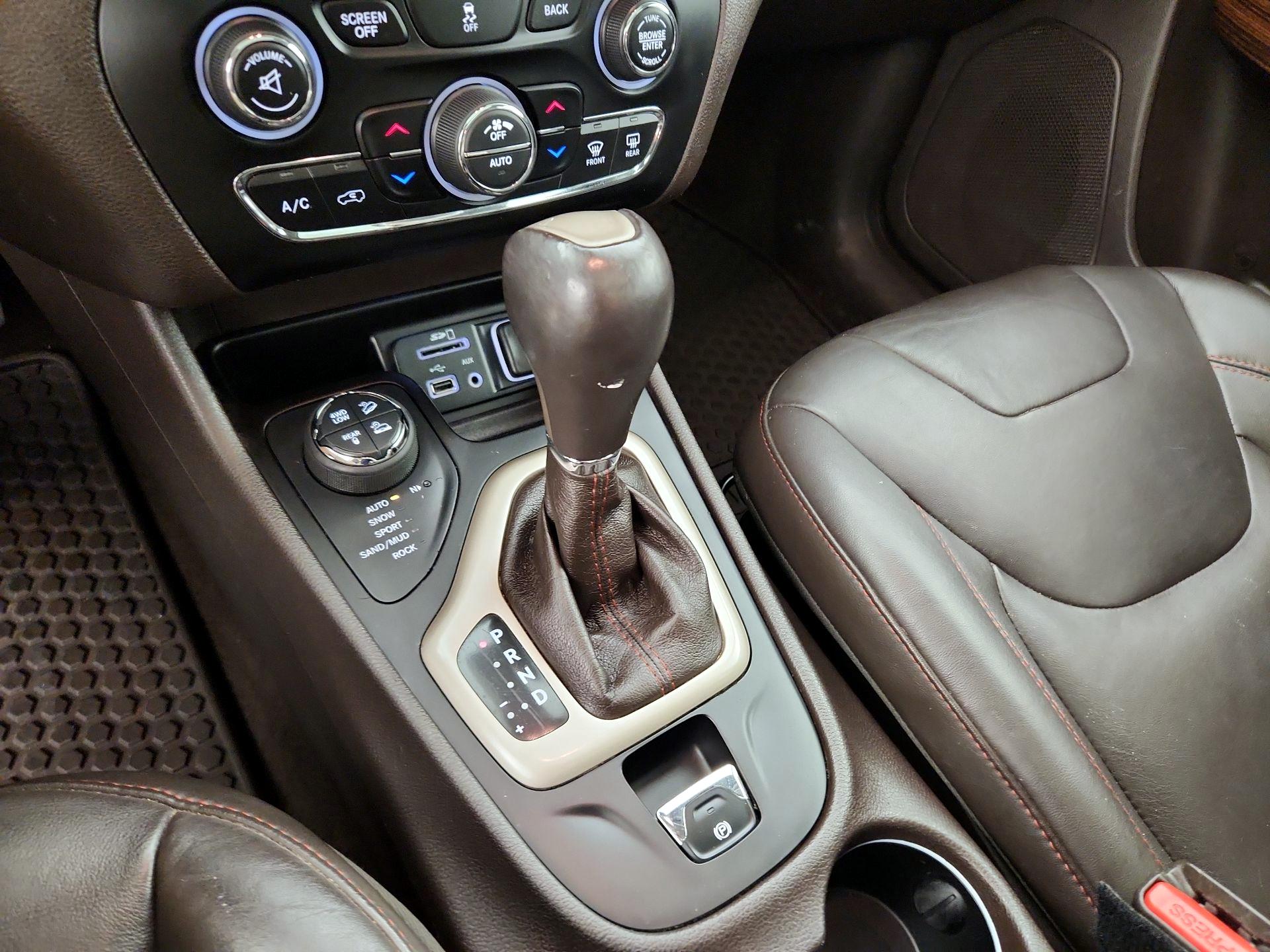 Thumbnail: 2014 Jeep Cherokee - 17