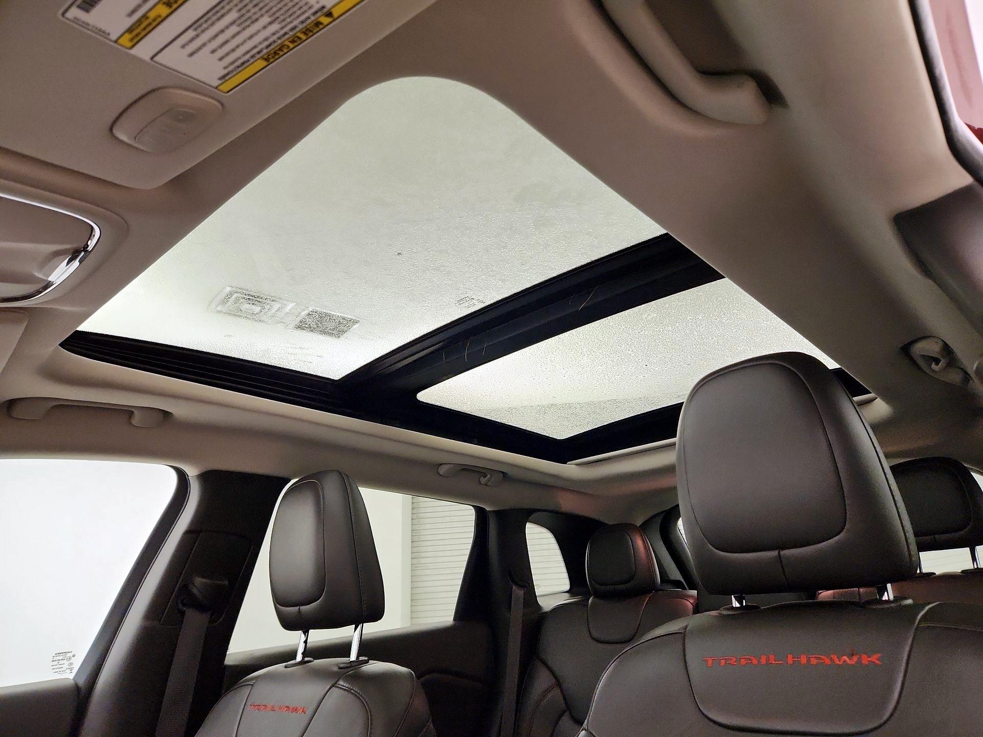 Thumbnail: 2014 Jeep Cherokee - 19