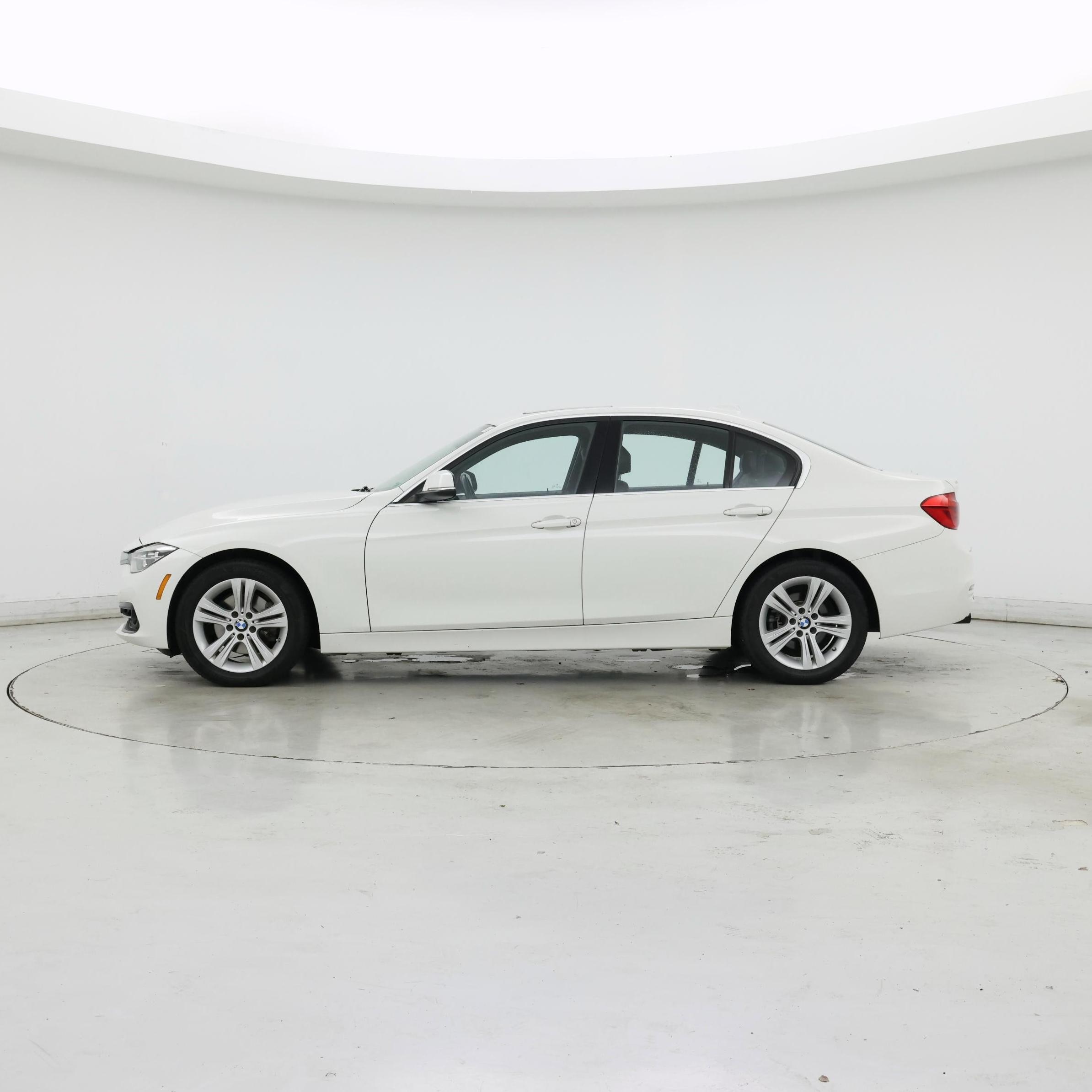Thumbnail: 2018 BMW 3 Series - 3