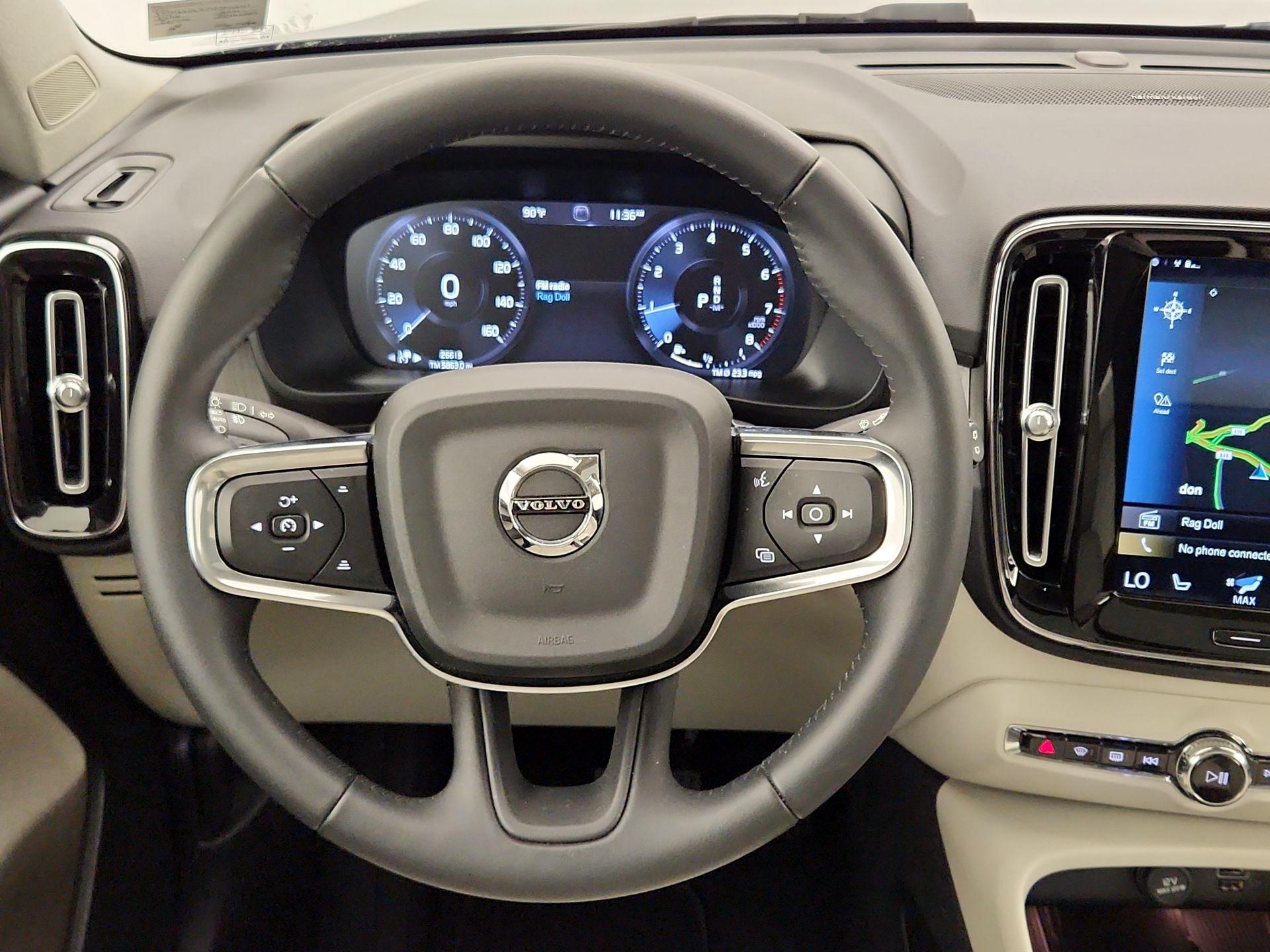 Thumbnail: 2021 Volvo XC40 - 10