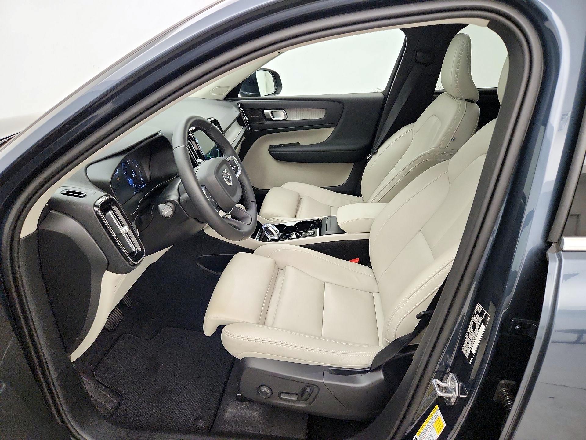 Thumbnail: 2021 Volvo XC40 - 11