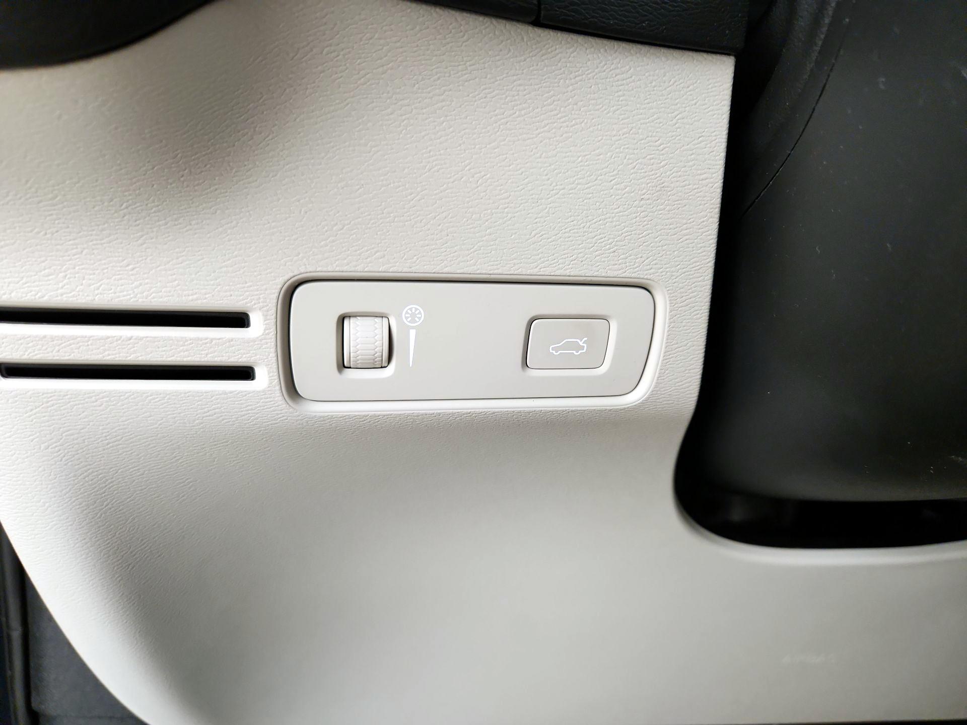 Thumbnail: 2021 Volvo XC40 - 13