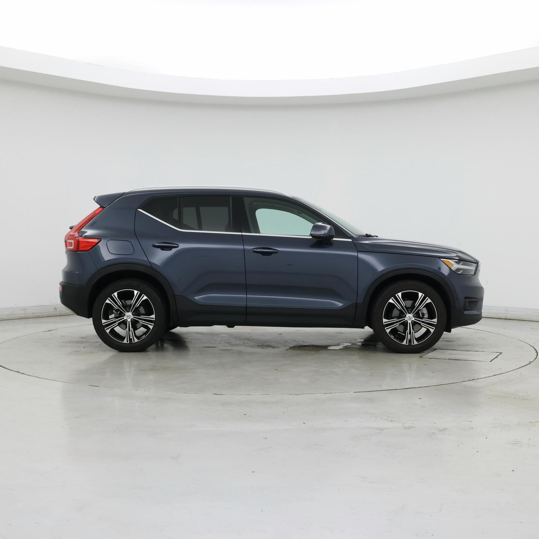 Thumbnail: 2021 Volvo XC40 - 7