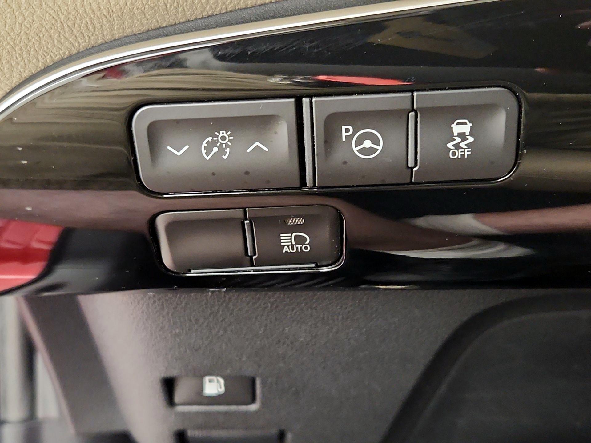 Thumbnail: 2019 Toyota Prius - 13