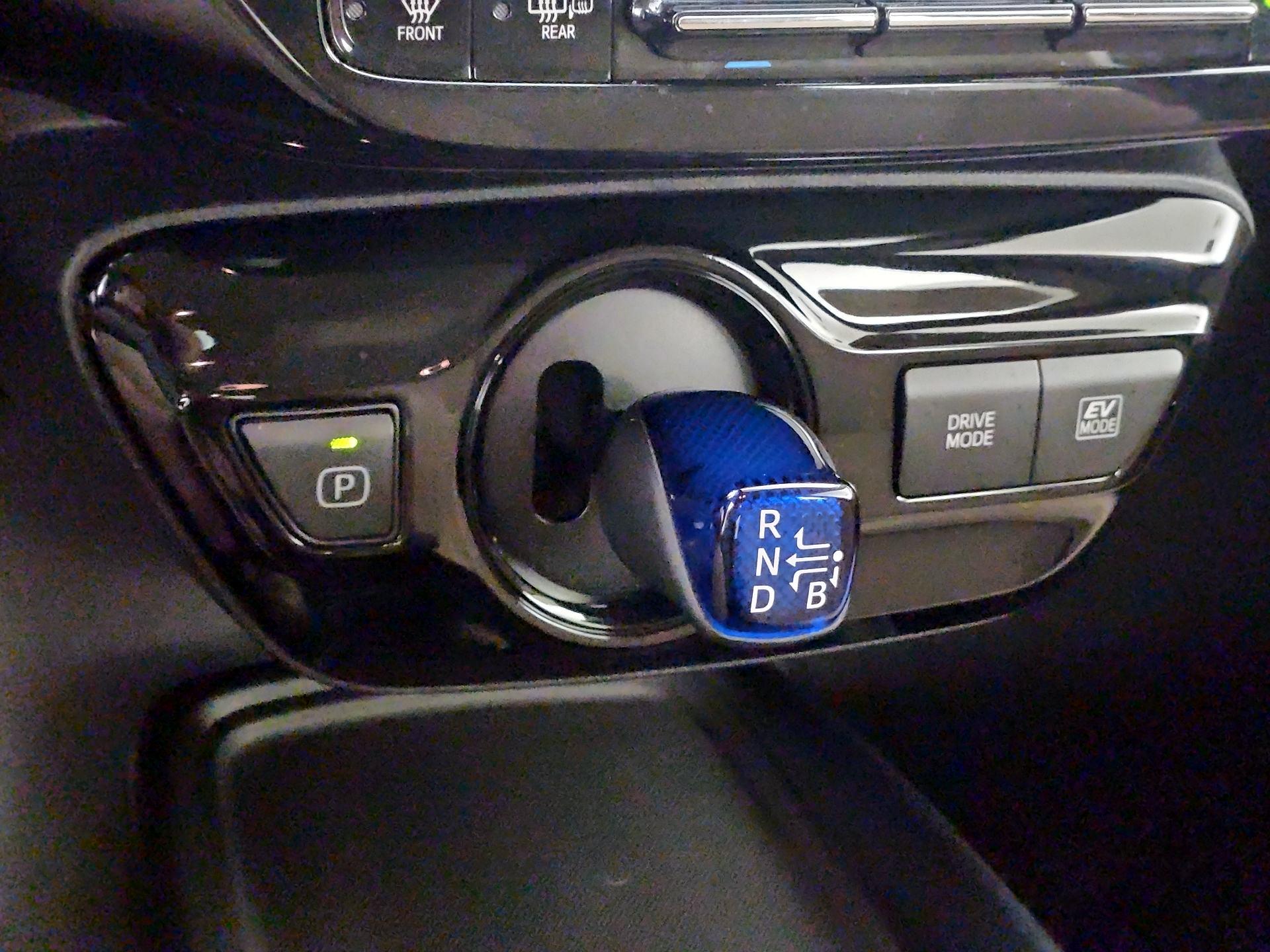 Thumbnail: 2019 Toyota Prius - 17