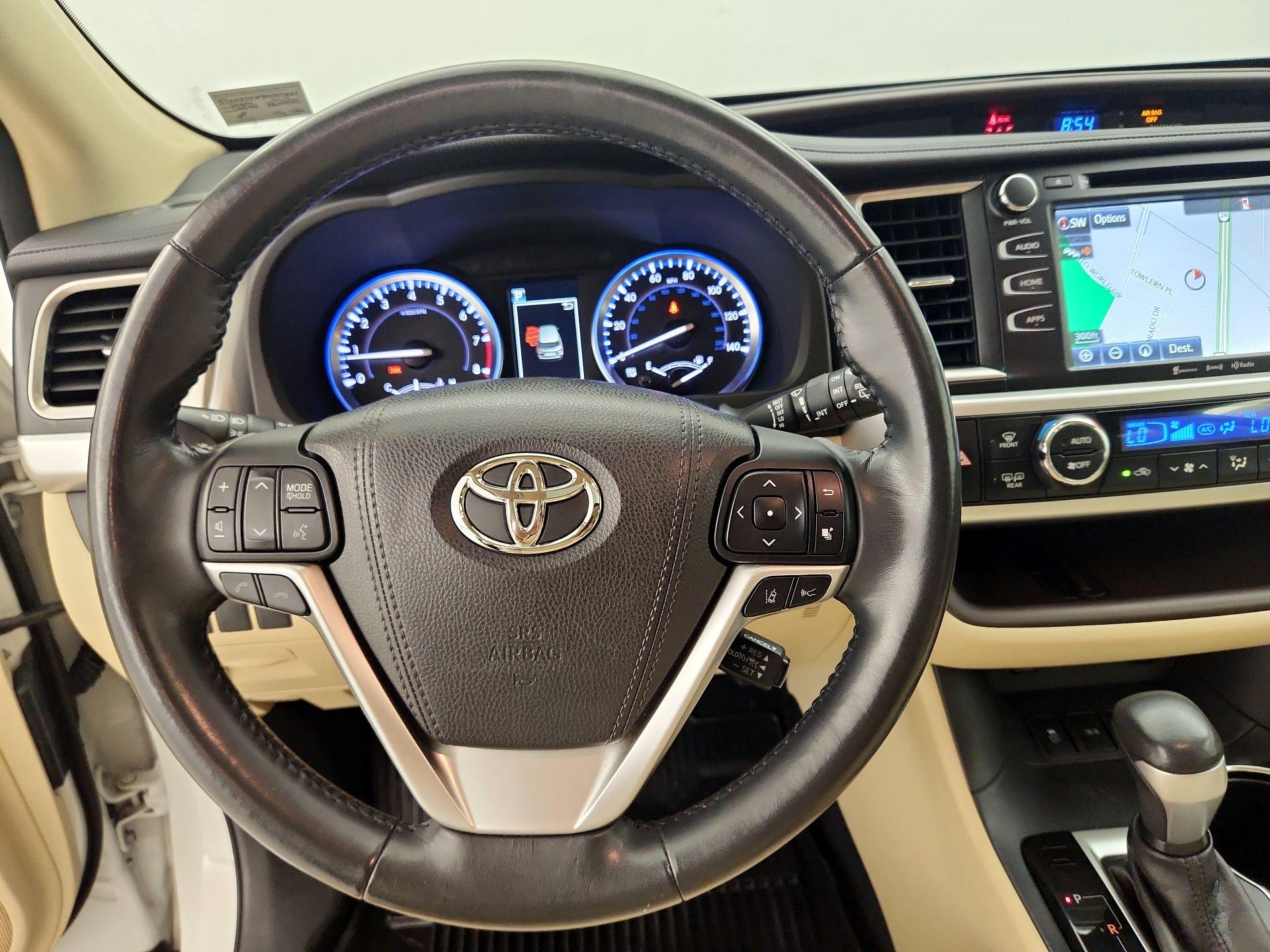 Thumbnail: 2017 Toyota Highlander - 10
