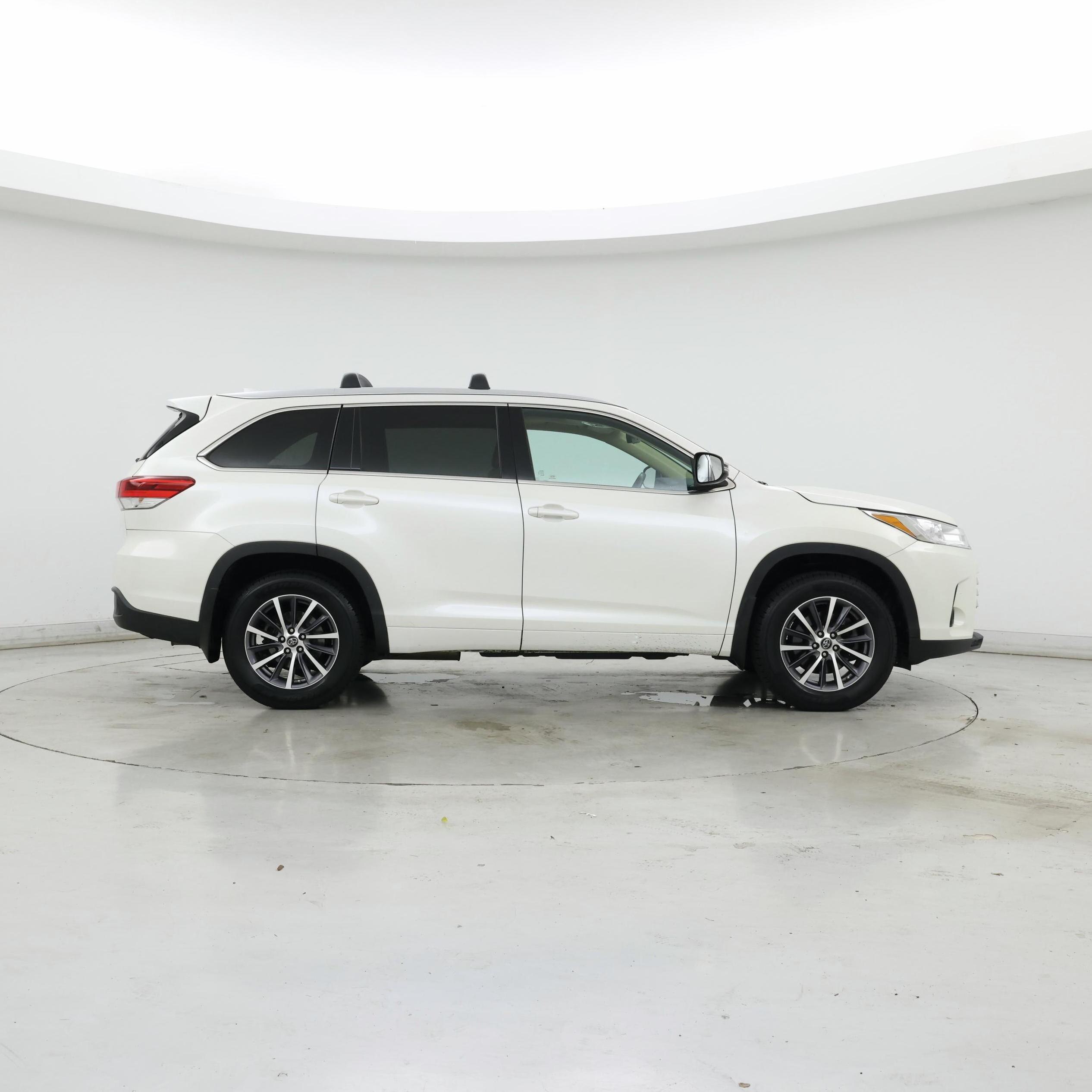 Thumbnail: 2017 Toyota Highlander - 7