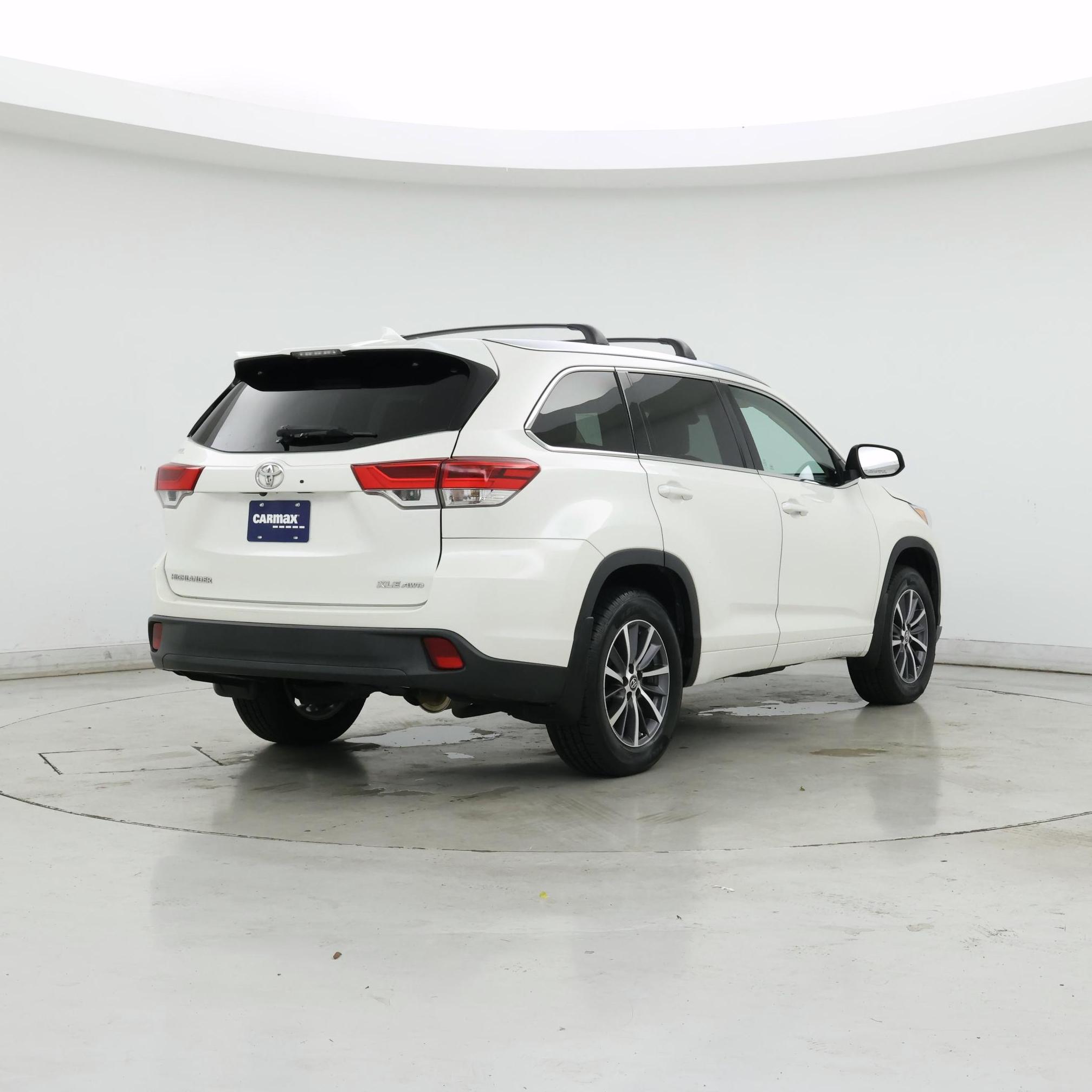 Thumbnail: 2017 Toyota Highlander - 8
