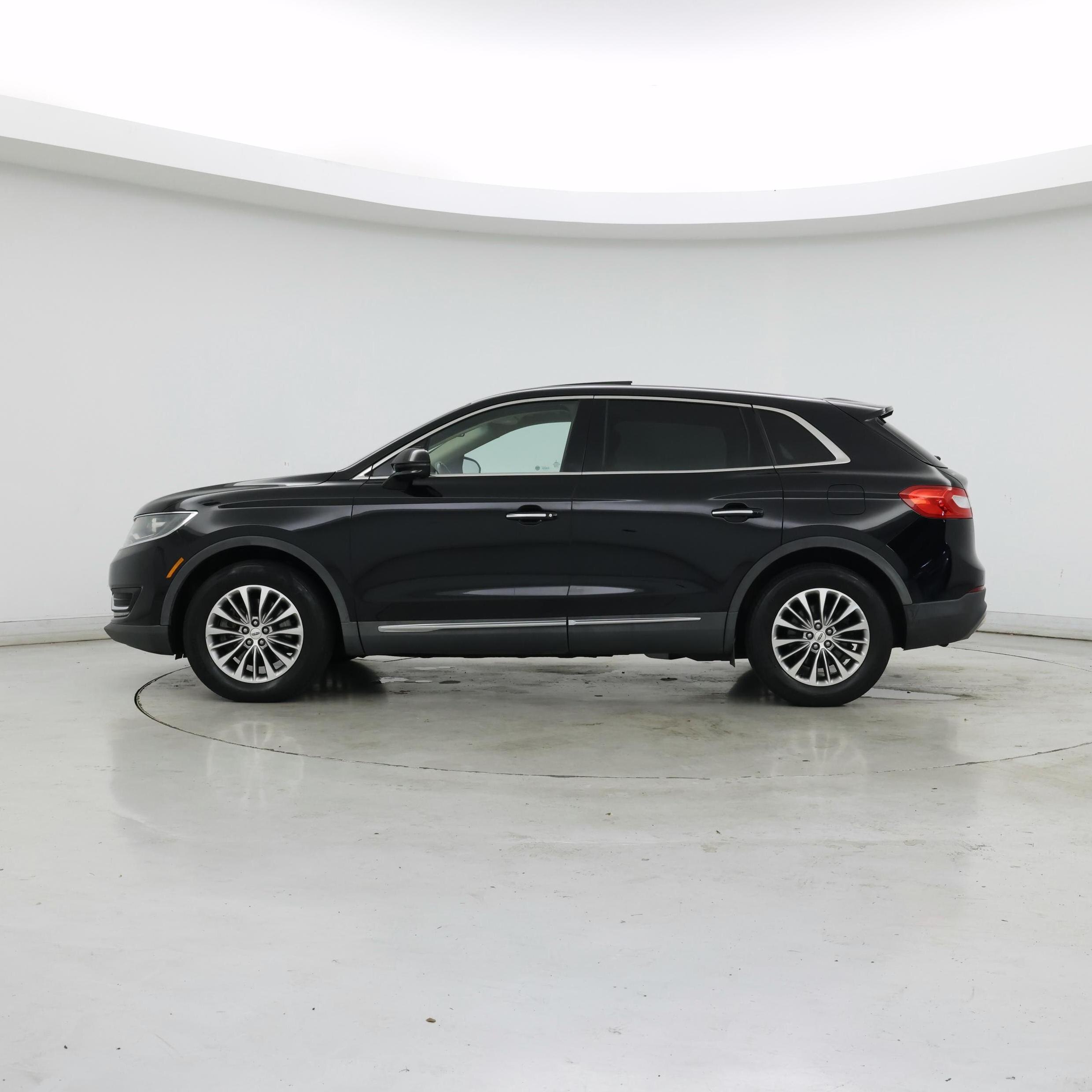 Thumbnail: 2018 Lincoln MKX - 3