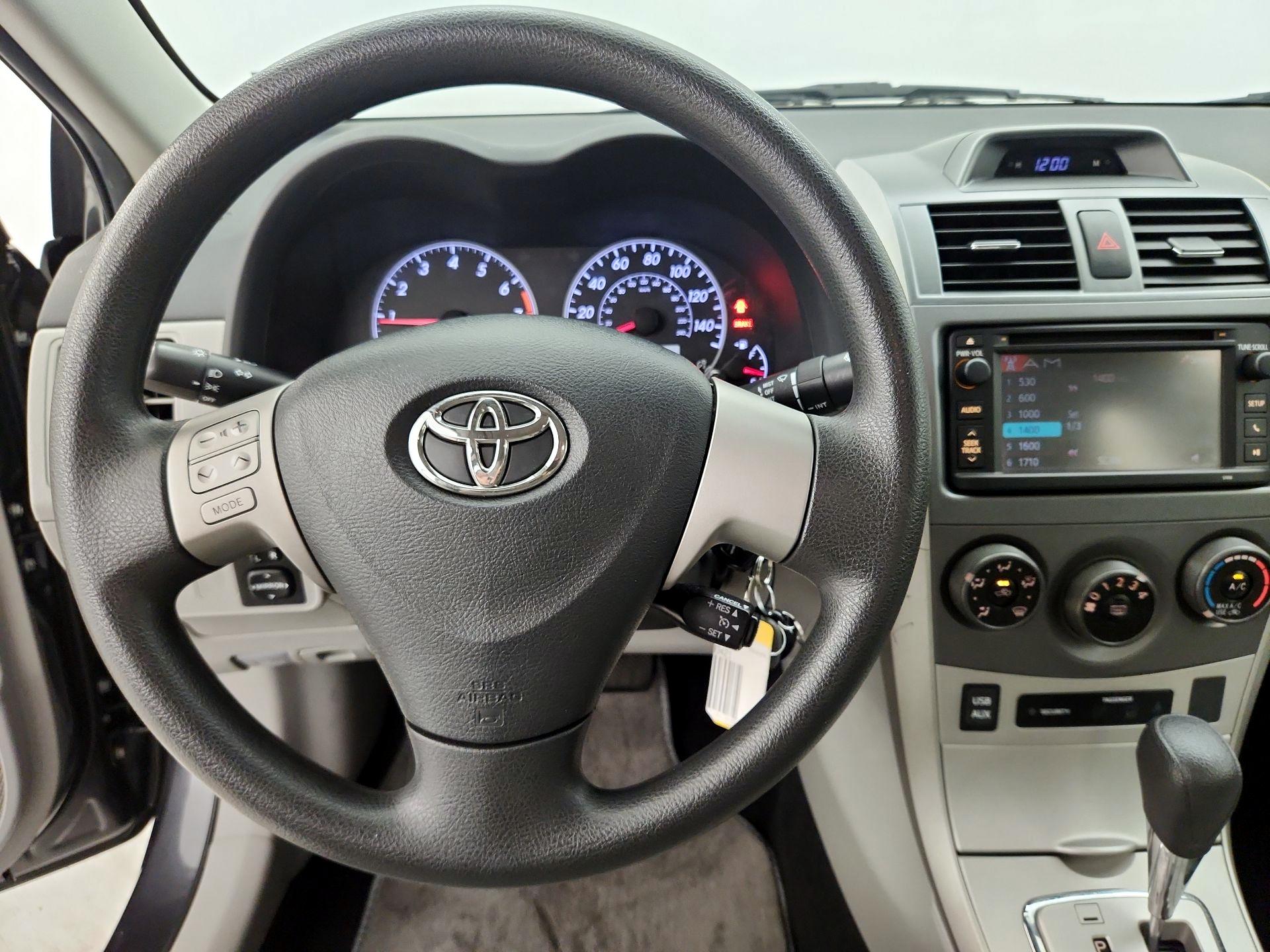 Thumbnail: 2013 Toyota Corolla - 10