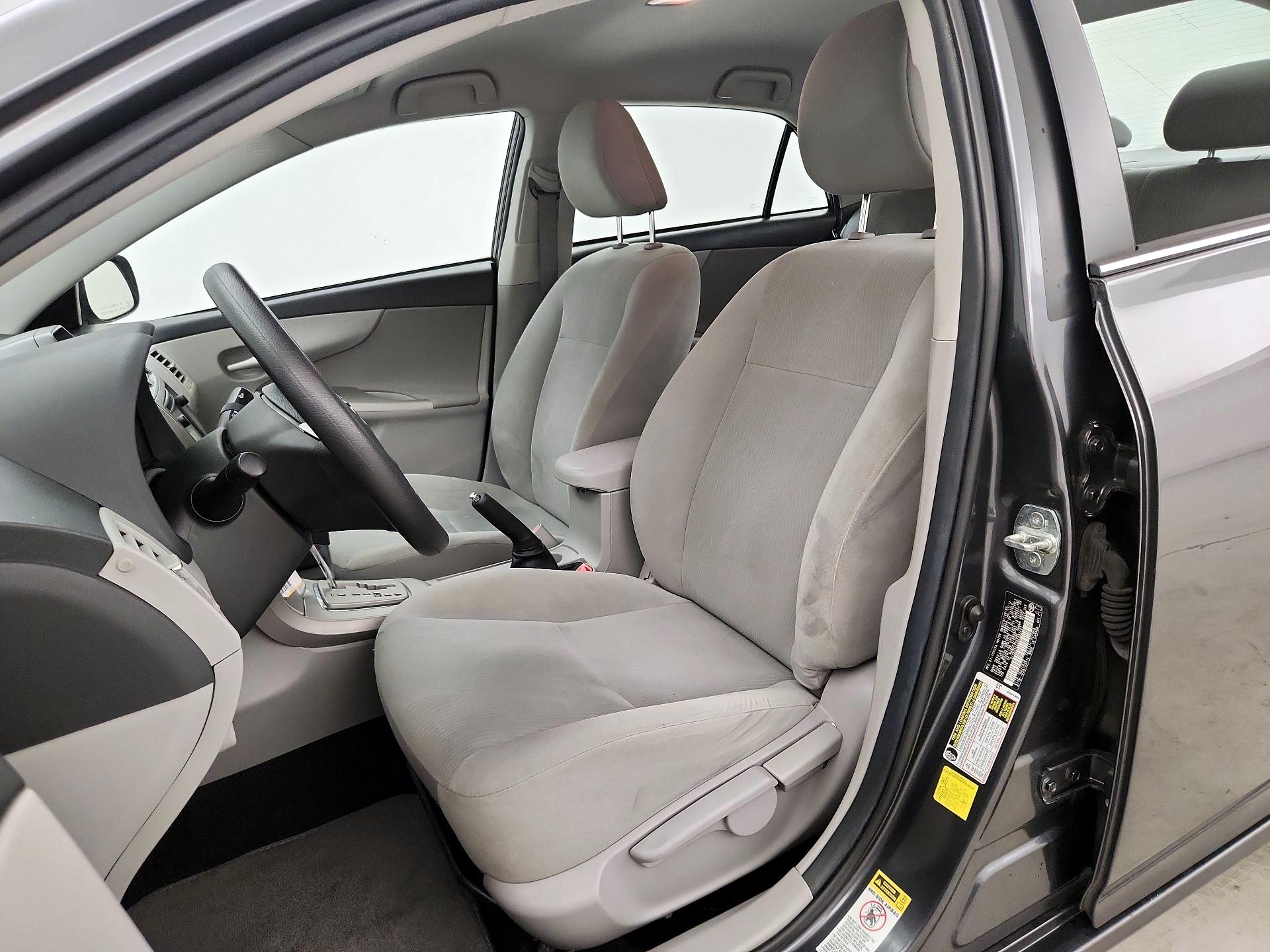 Thumbnail: 2013 Toyota Corolla - 11