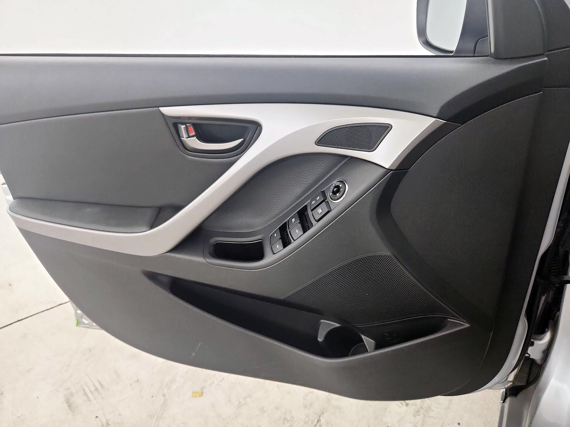 Thumbnail: 2013 Hyundai Elantra - 12