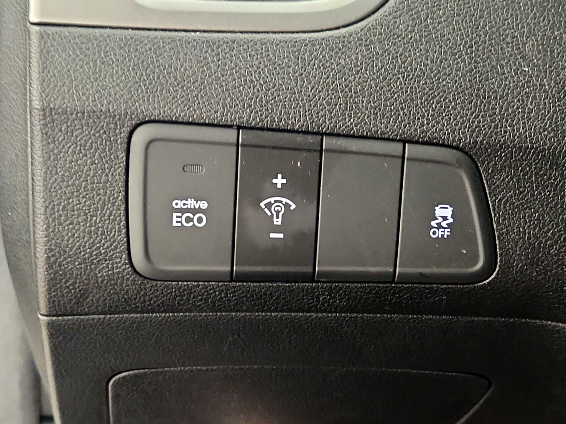 Thumbnail: 2013 Hyundai Elantra - 13