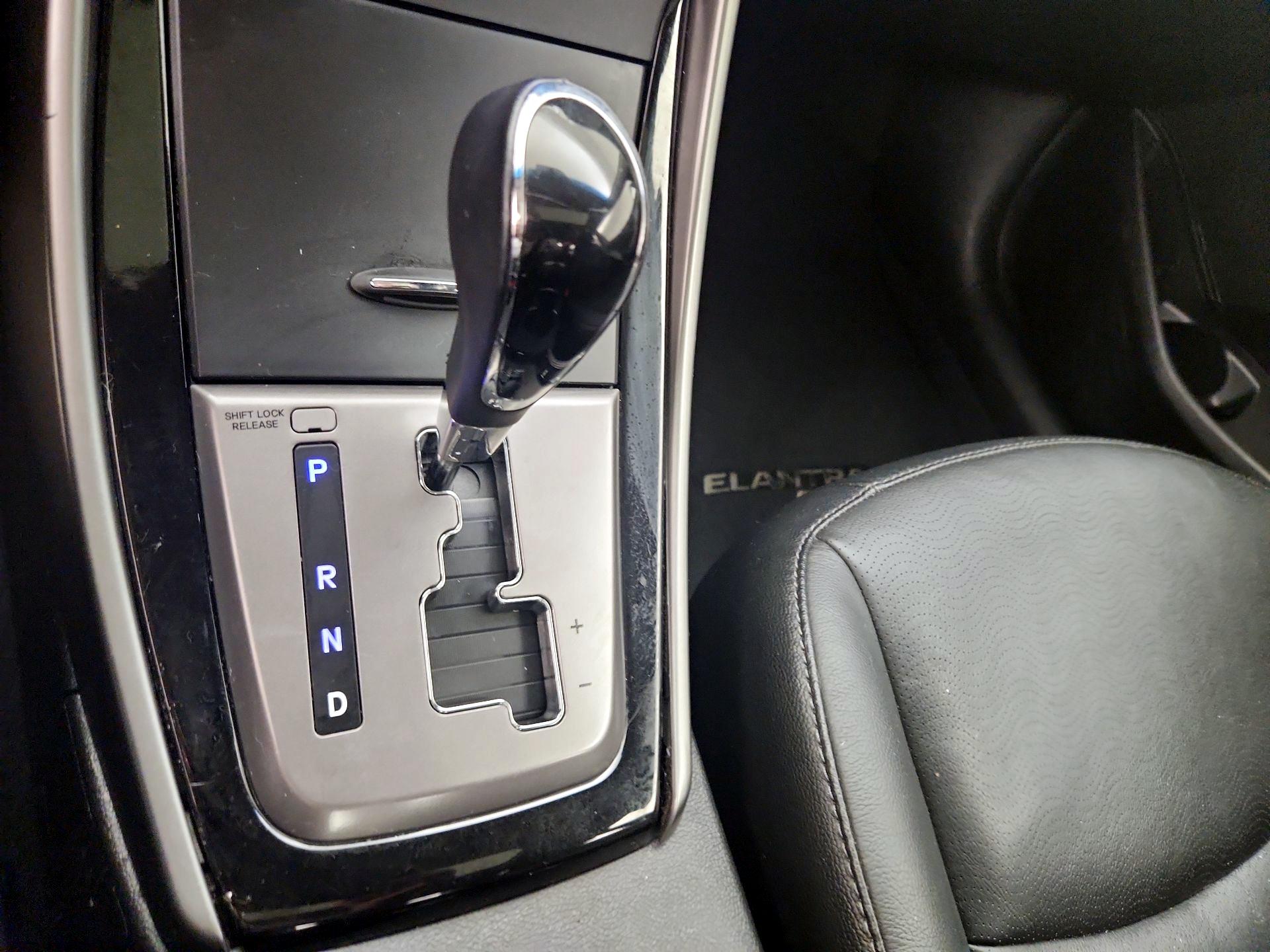 Thumbnail: 2013 Hyundai Elantra - 18