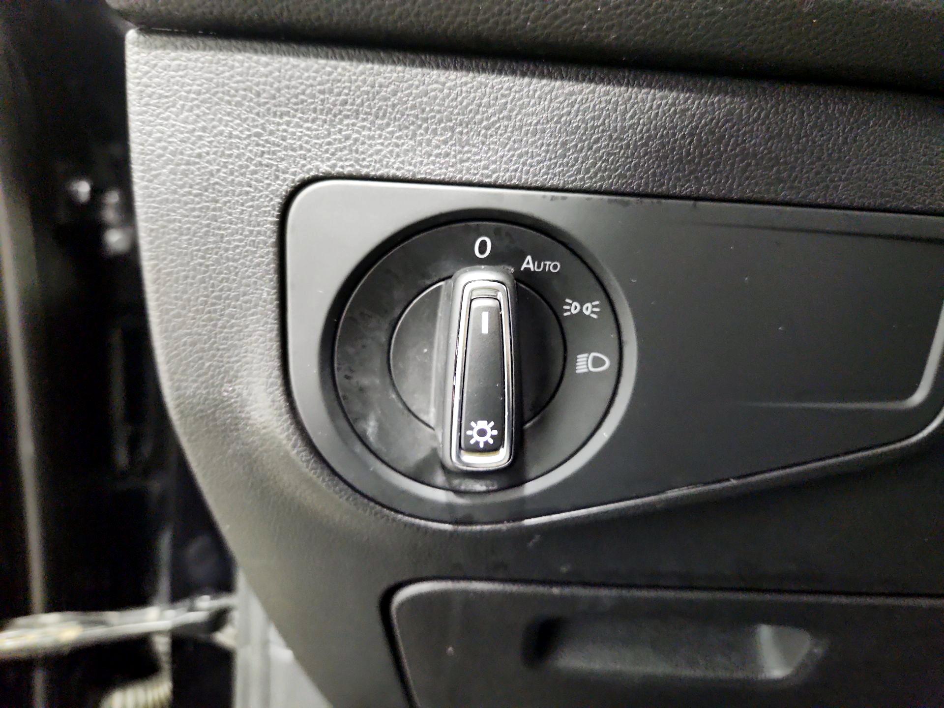 Thumbnail: 2020 Volkswagen Tiguan - 13