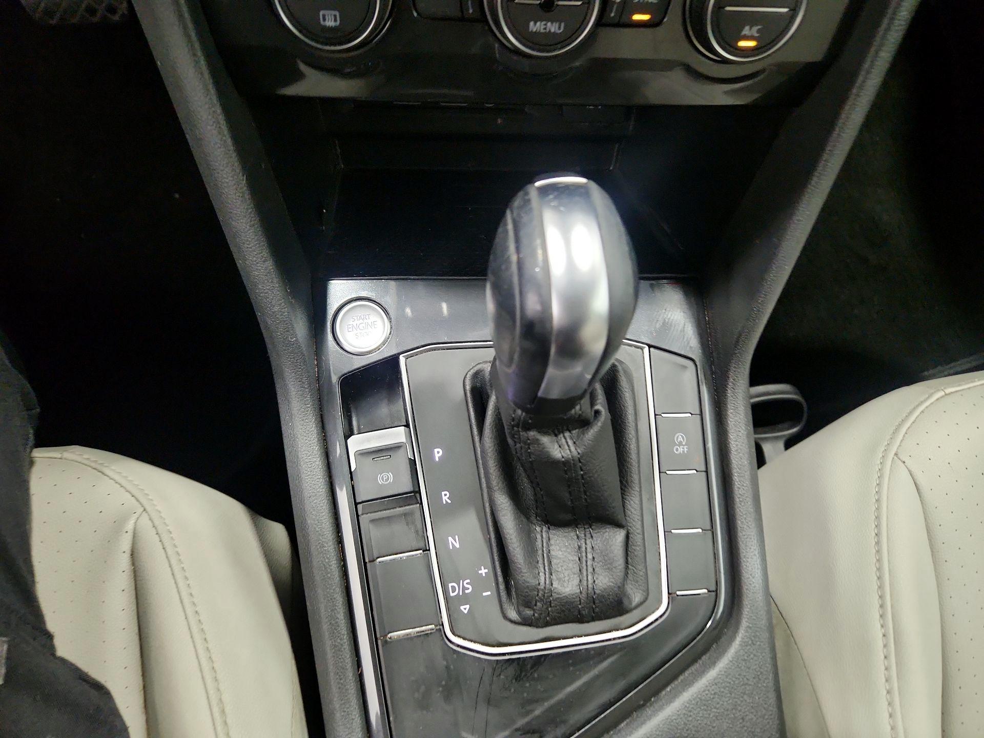 Thumbnail: 2020 Volkswagen Tiguan - 17