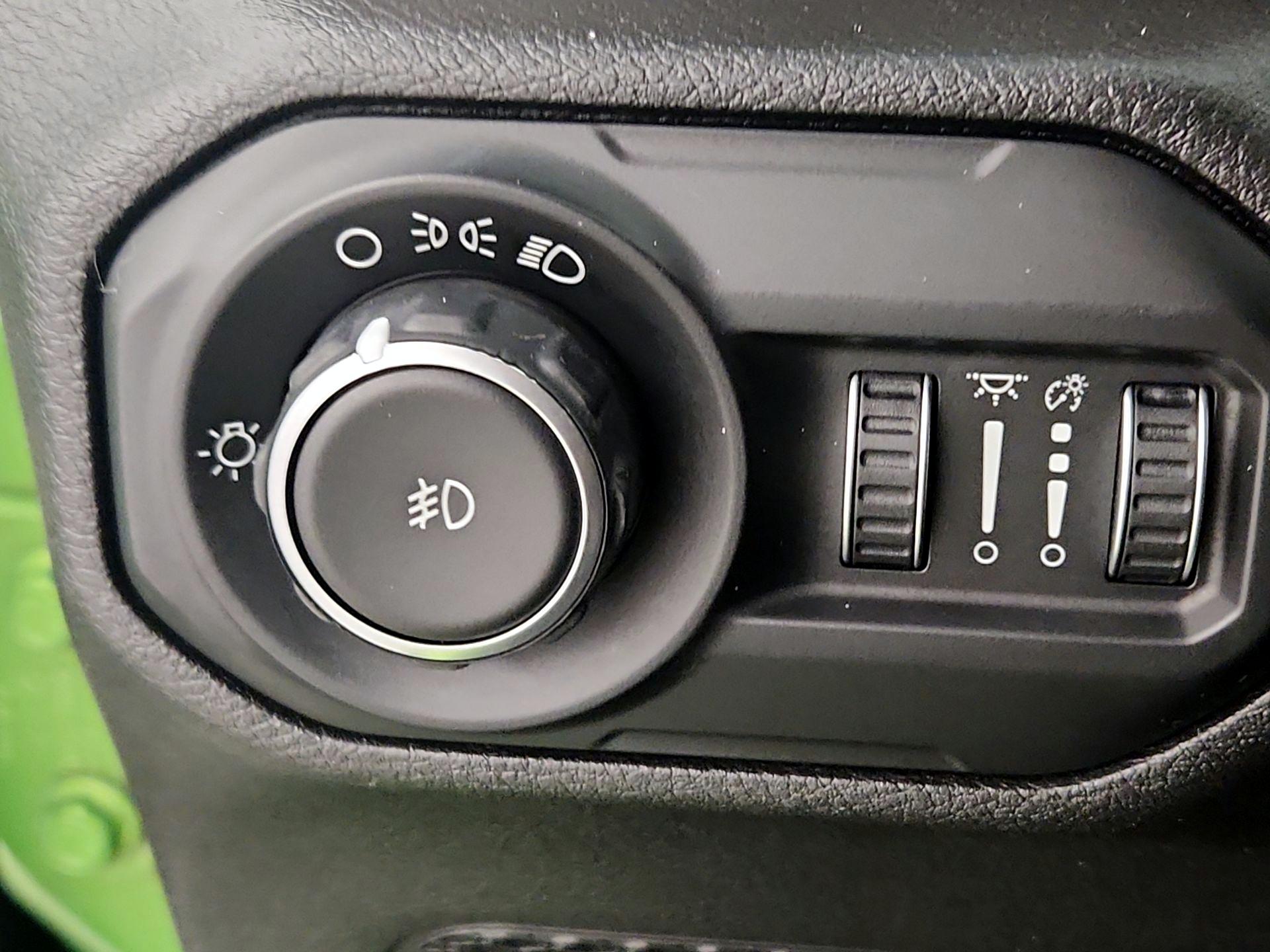 Thumbnail: 2018 Jeep Wrangler - 13