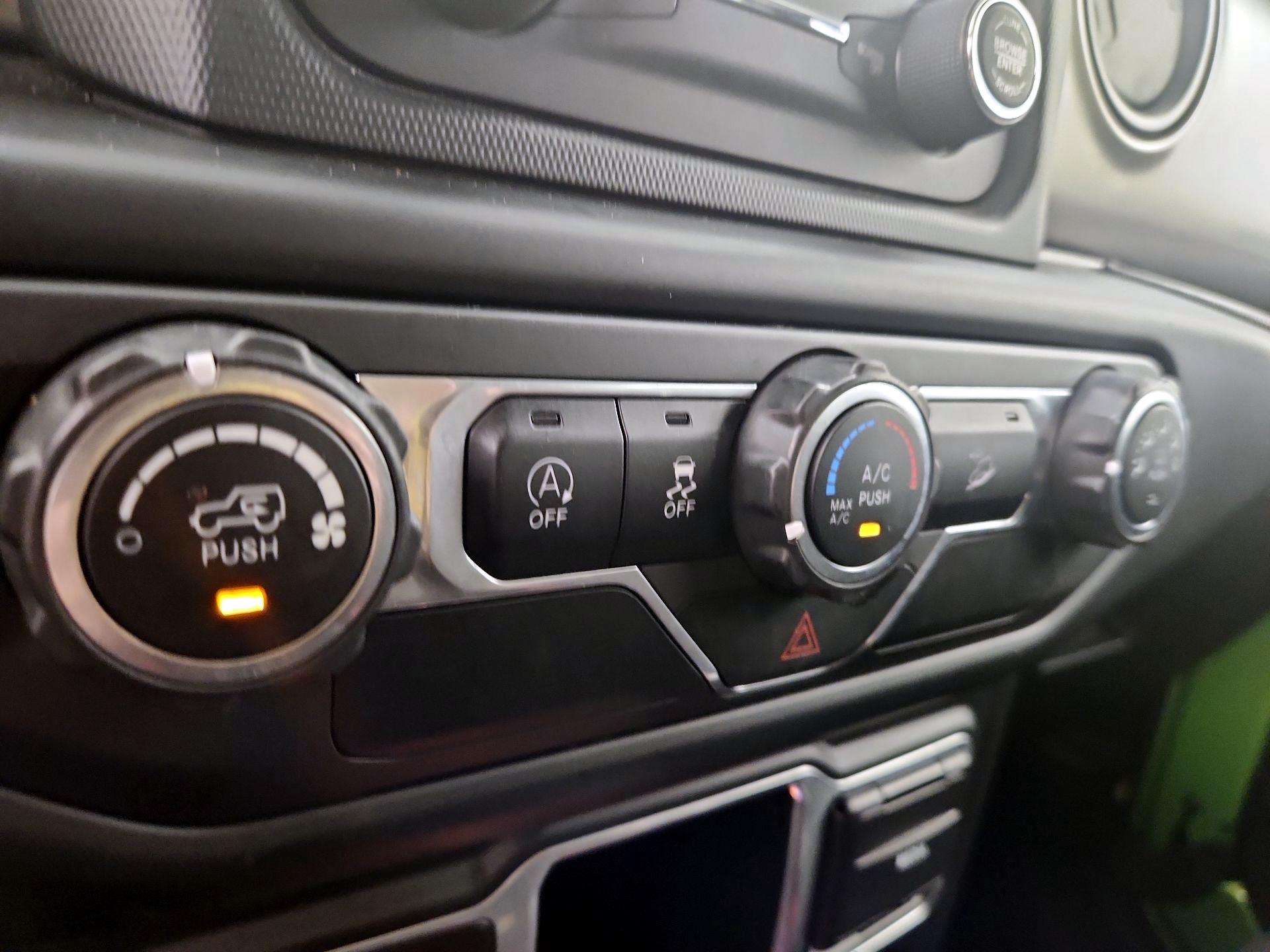 Thumbnail: 2018 Jeep Wrangler - 16