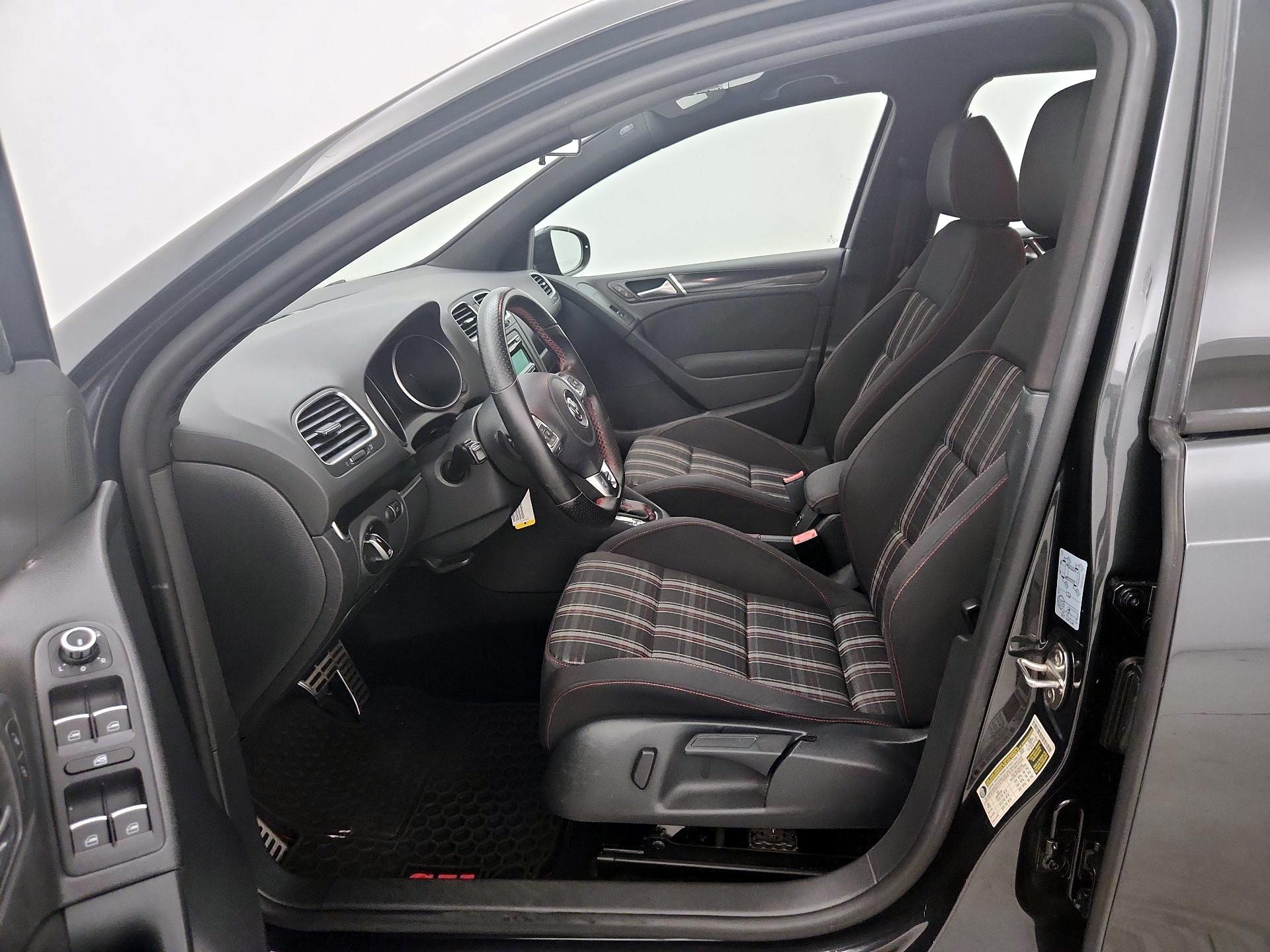 Thumbnail: 2013 Volkswagen Golf - 11