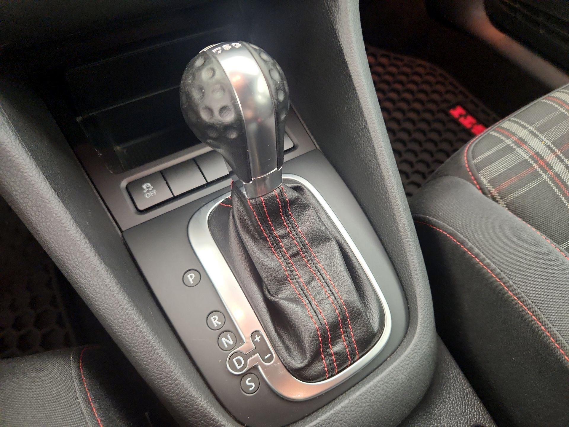 Thumbnail: 2013 Volkswagen Golf - 16