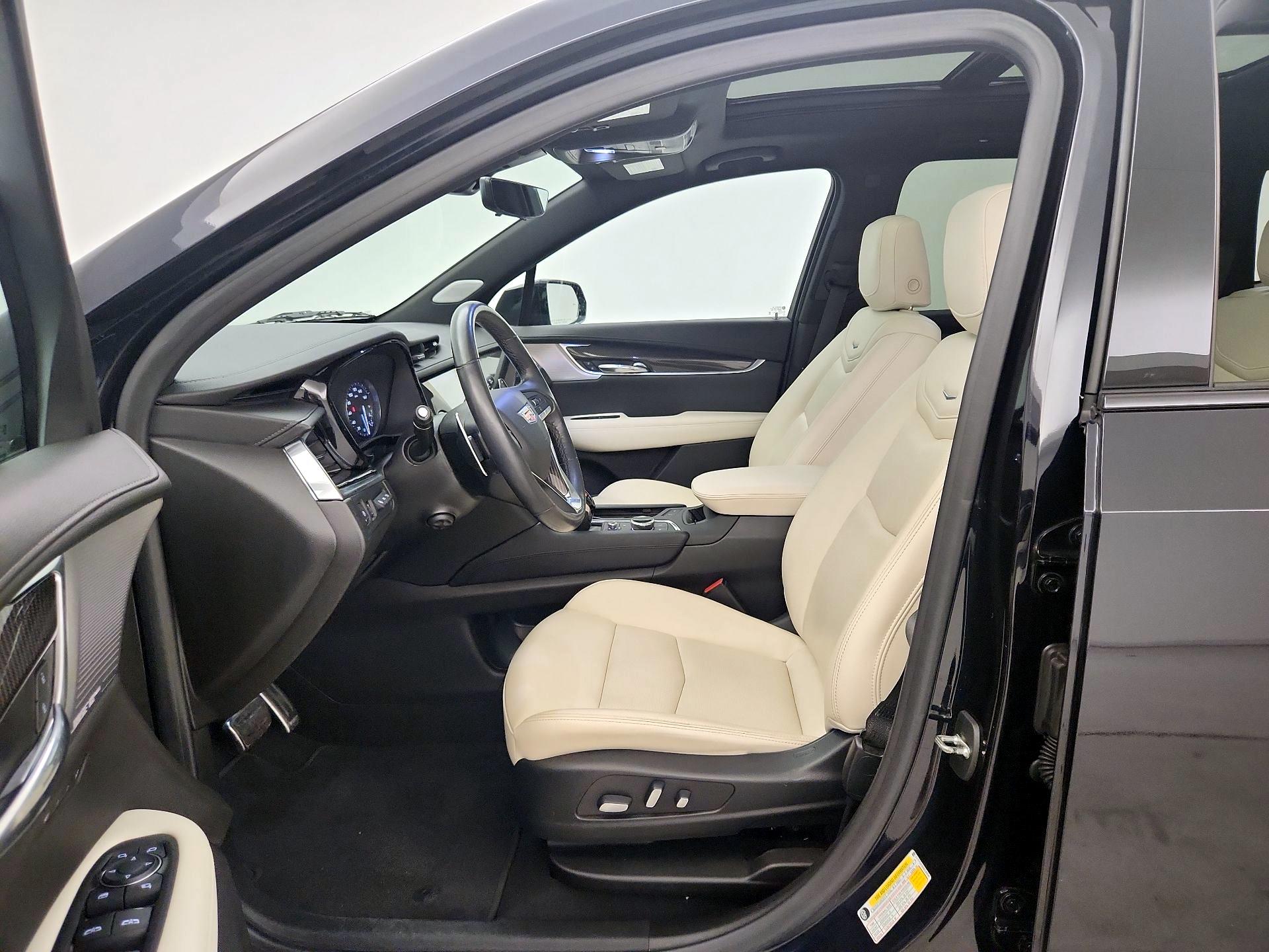 Thumbnail: 2021 Cadillac XT6 - 11