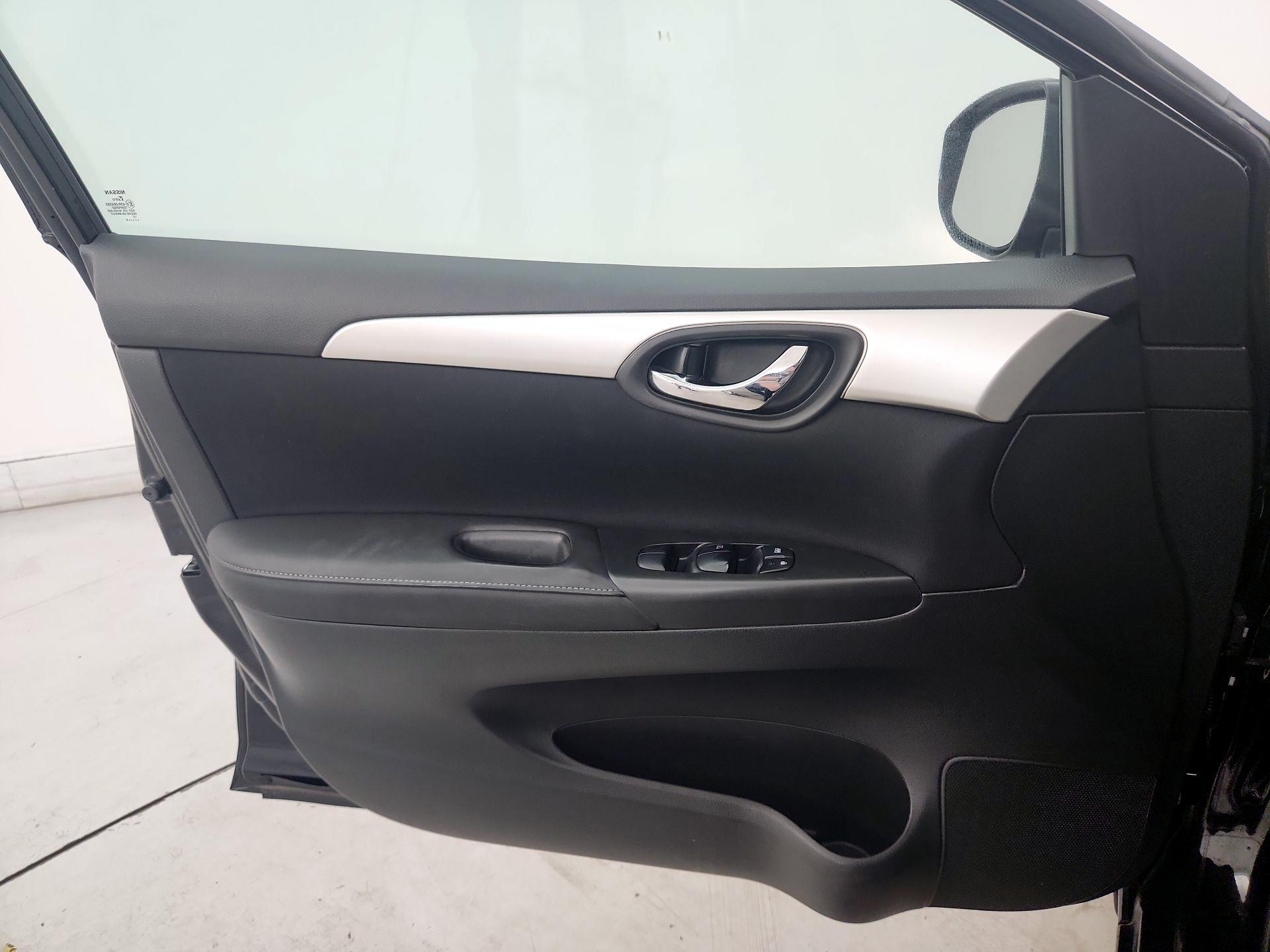 Thumbnail: 2019 Nissan Sentra - 12