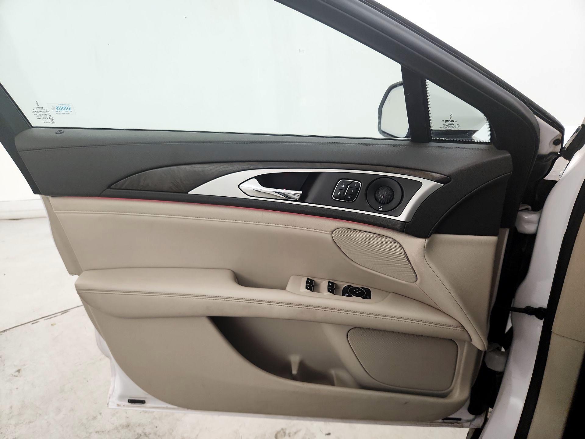Thumbnail: 2017 Lincoln MKZ - 12