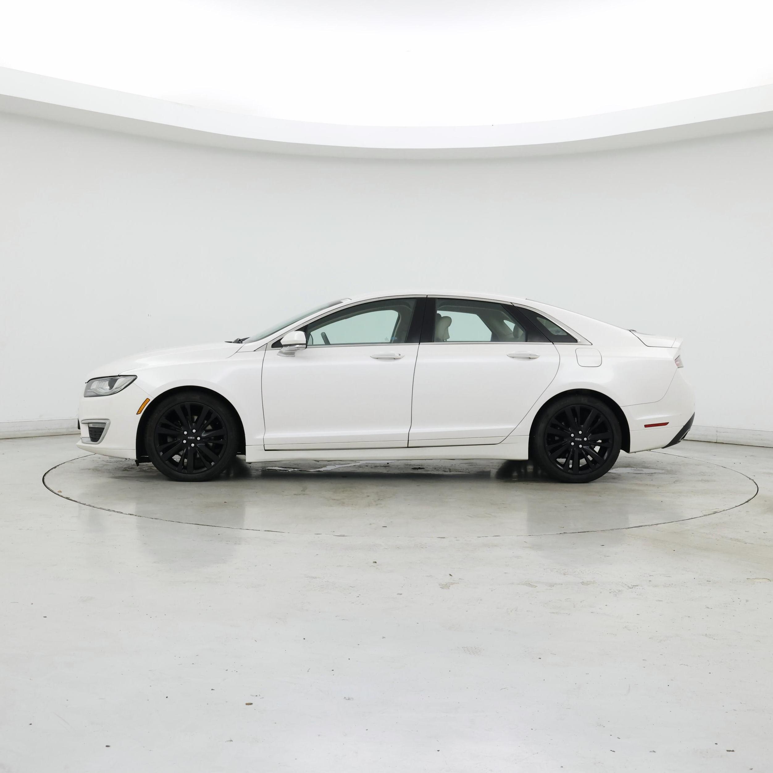 Thumbnail: 2017 Lincoln MKZ - 3