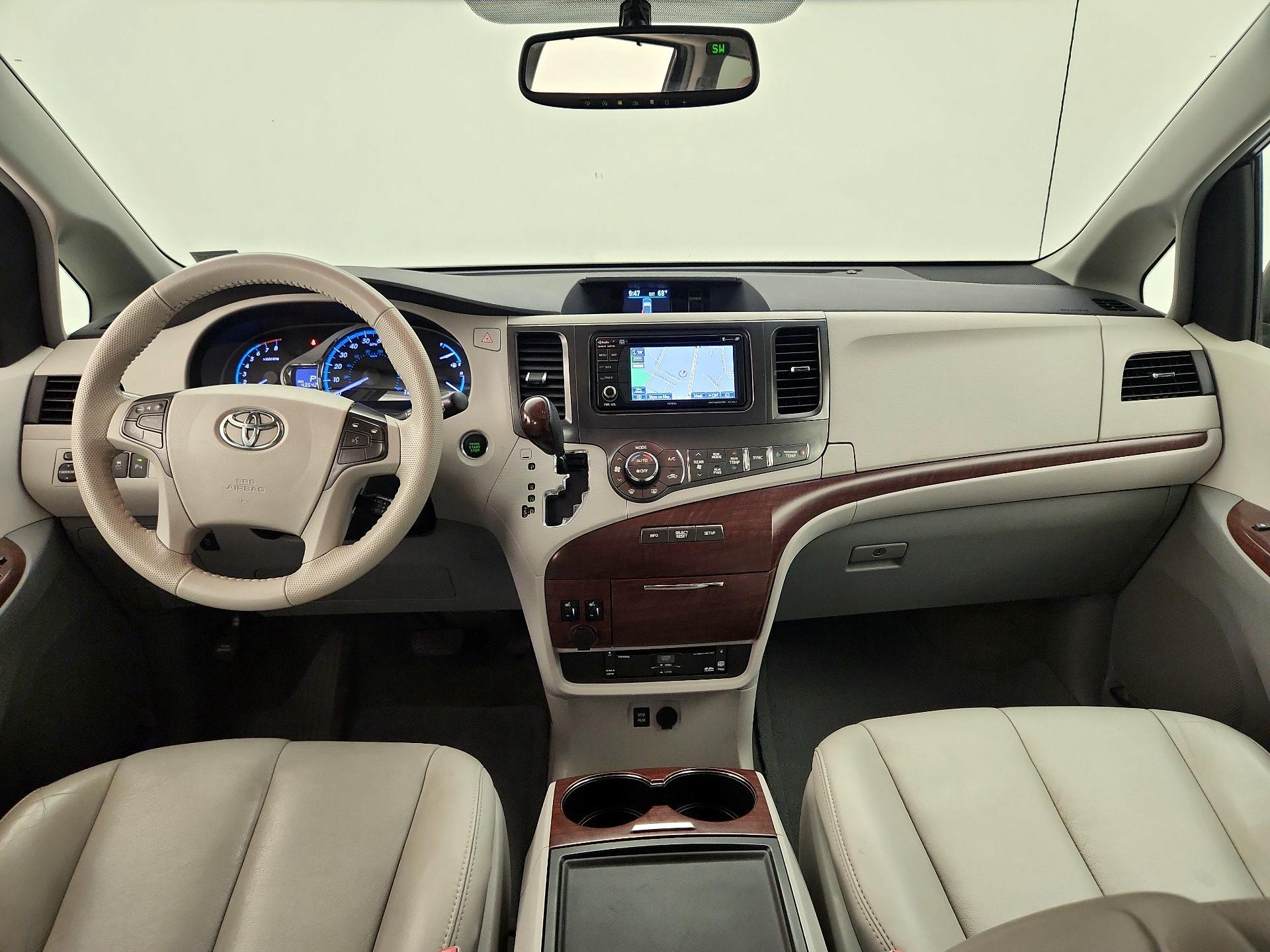 Thumbnail: 2014 Toyota Sienna - 9
