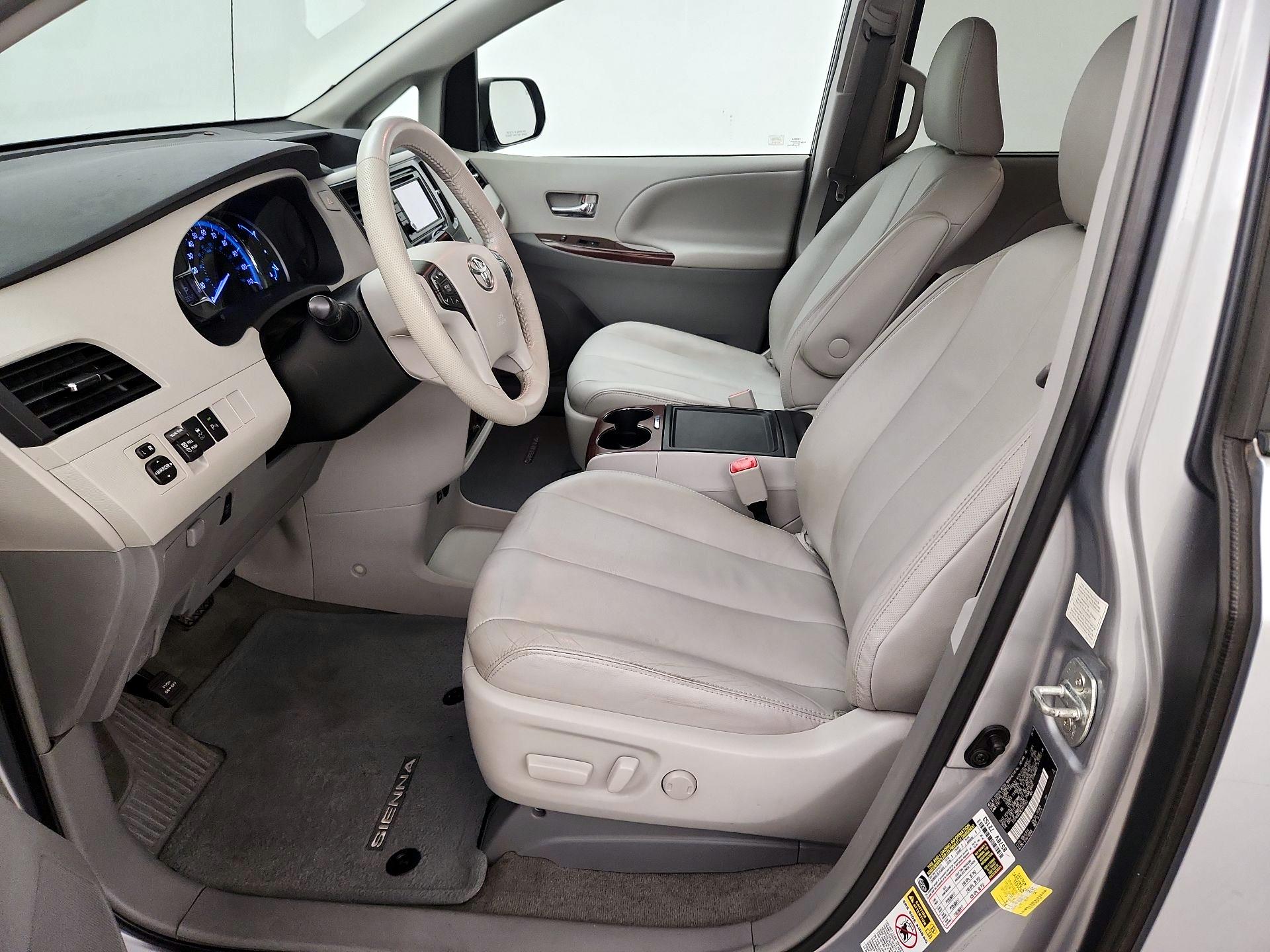 Thumbnail: 2014 Toyota Sienna - 11