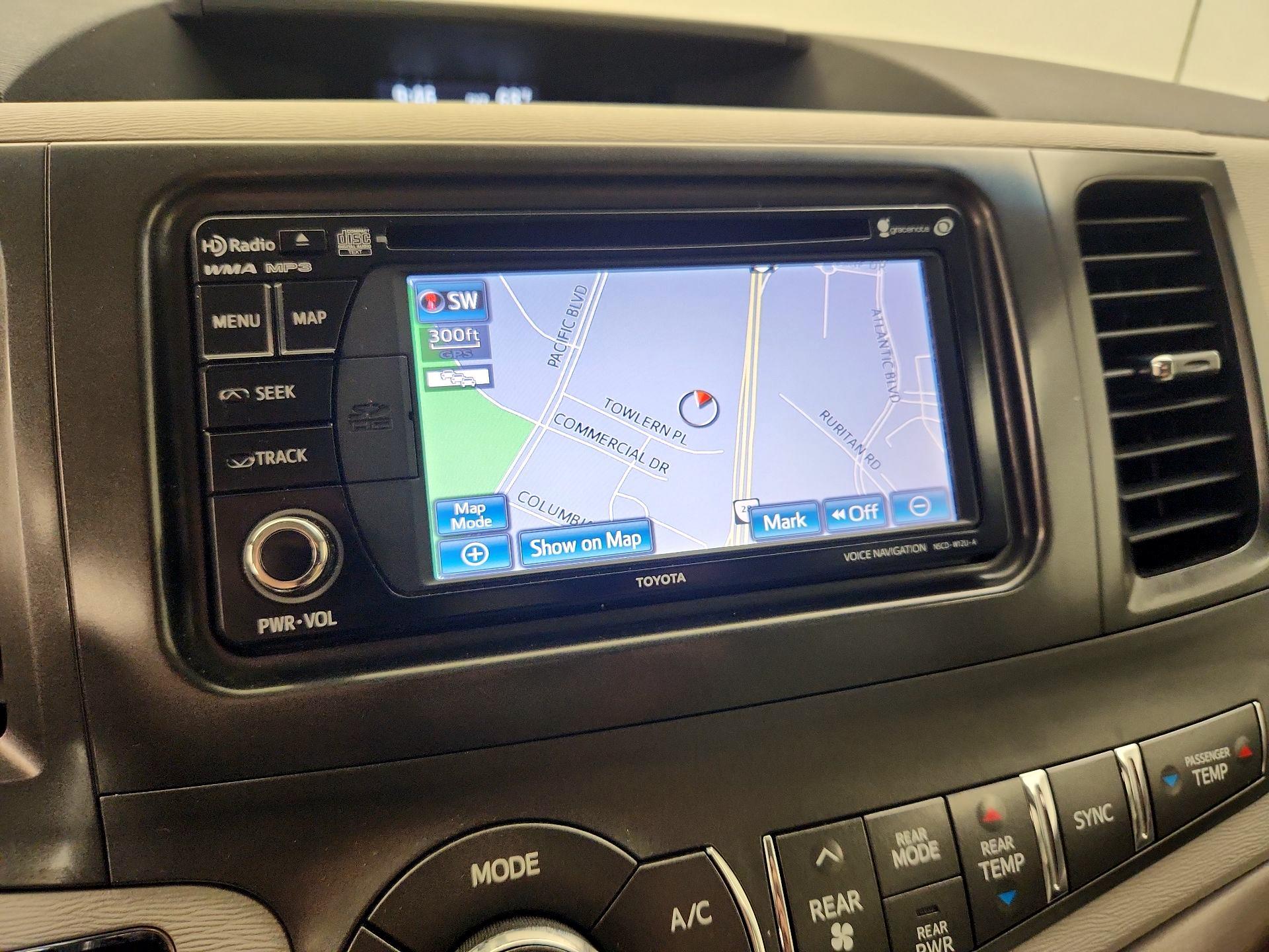 Thumbnail: 2014 Toyota Sienna - 14