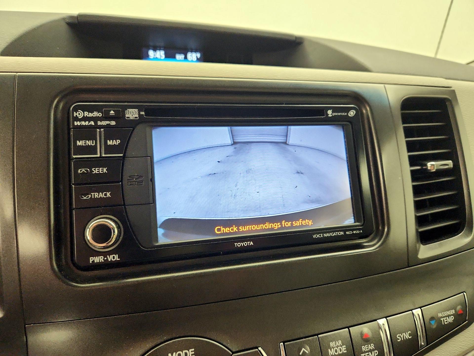 Thumbnail: 2014 Toyota Sienna - 15