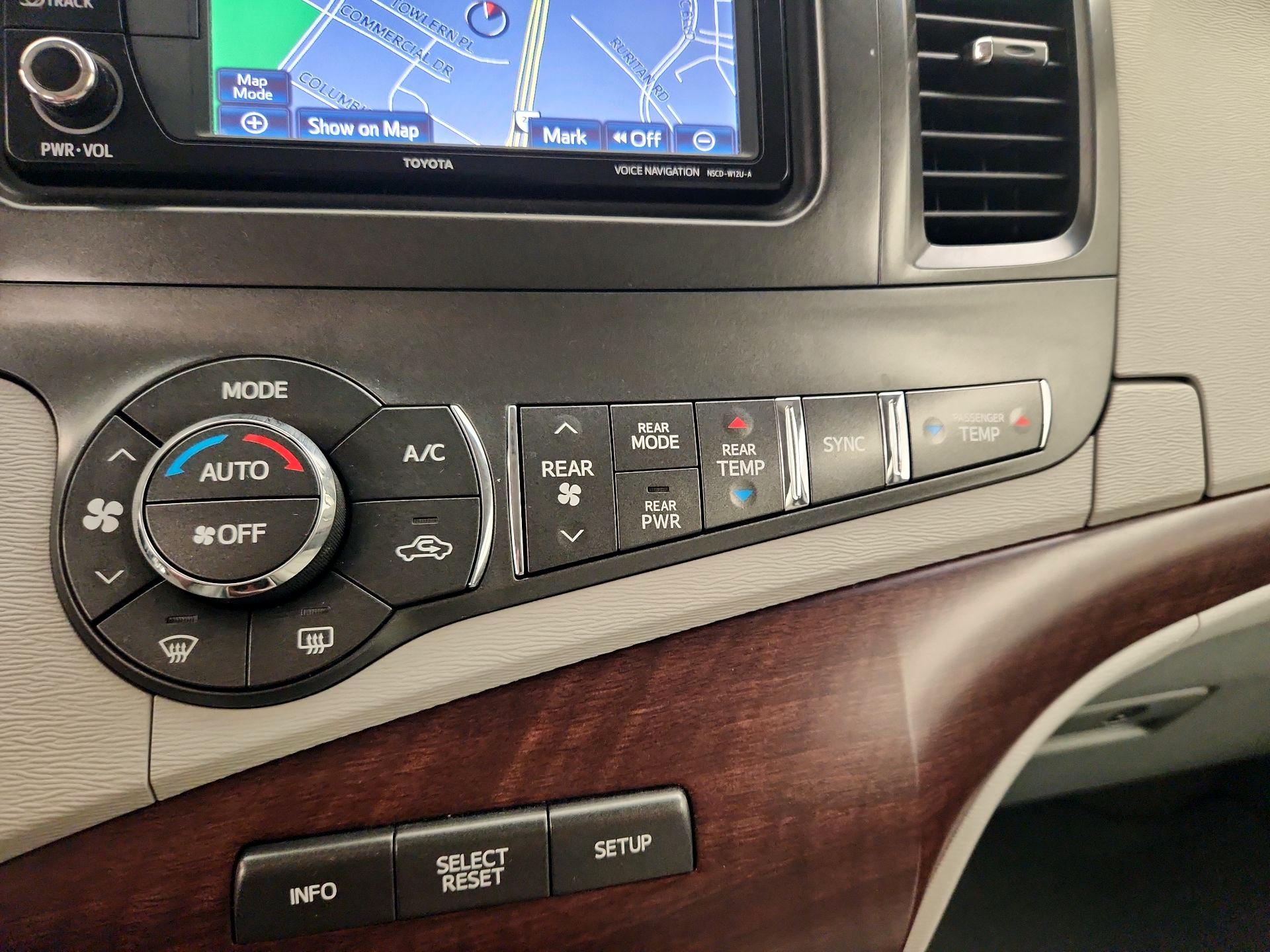 Thumbnail: 2014 Toyota Sienna - 17