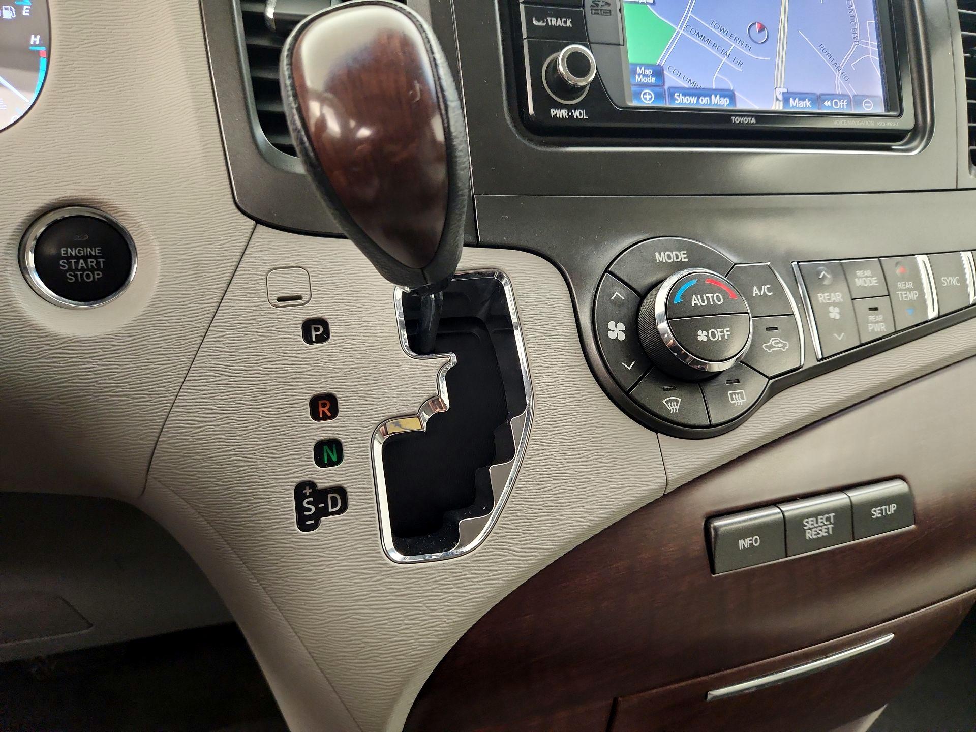 Thumbnail: 2014 Toyota Sienna - 18