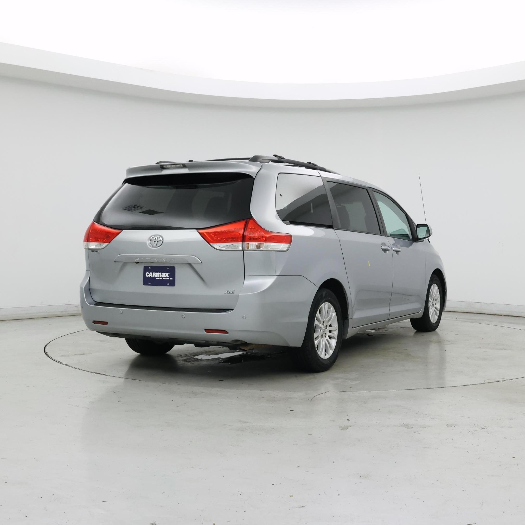 Thumbnail: 2014 Toyota Sienna - 8