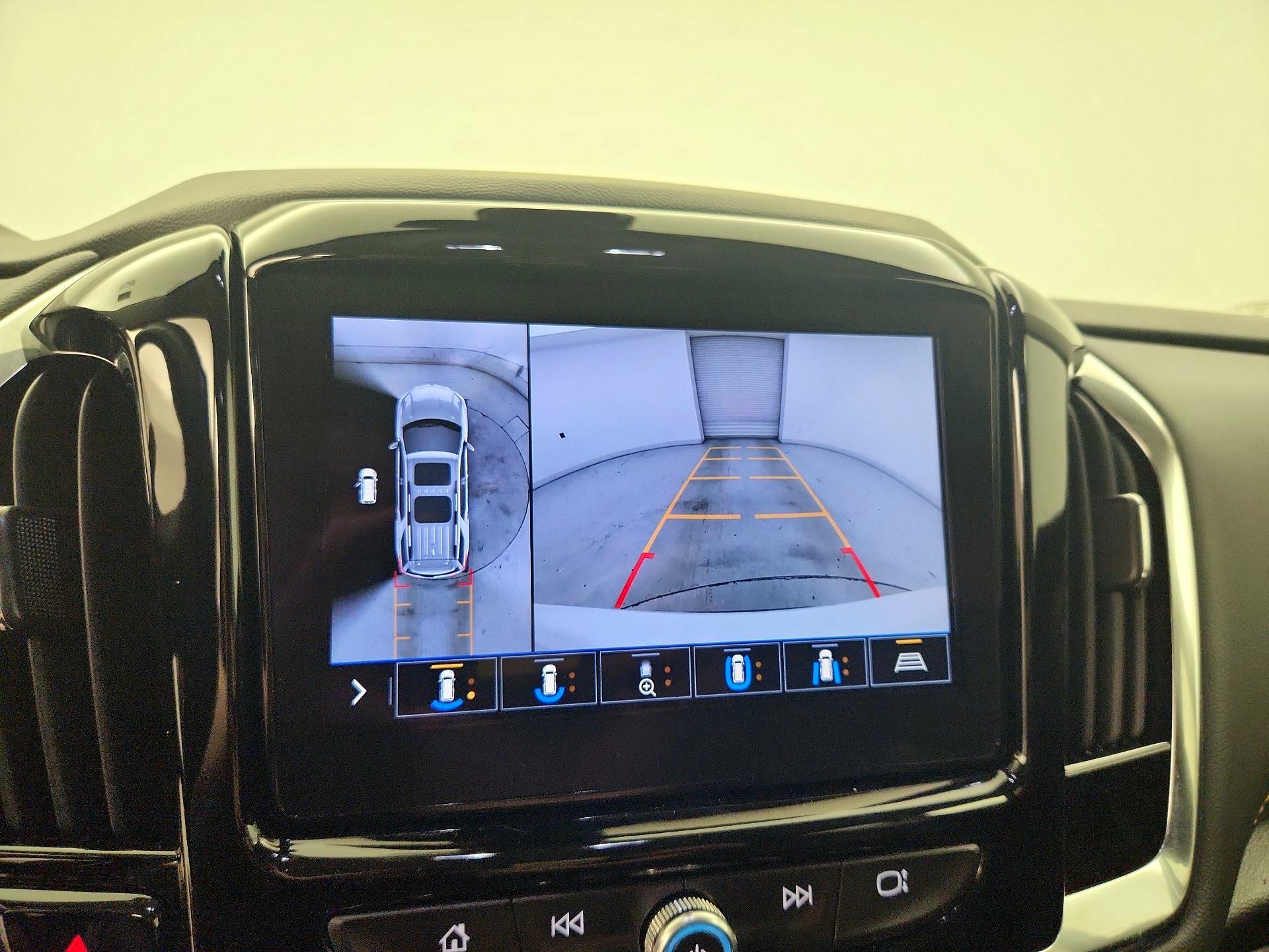 Thumbnail: 2021 Chevrolet Traverse - 15