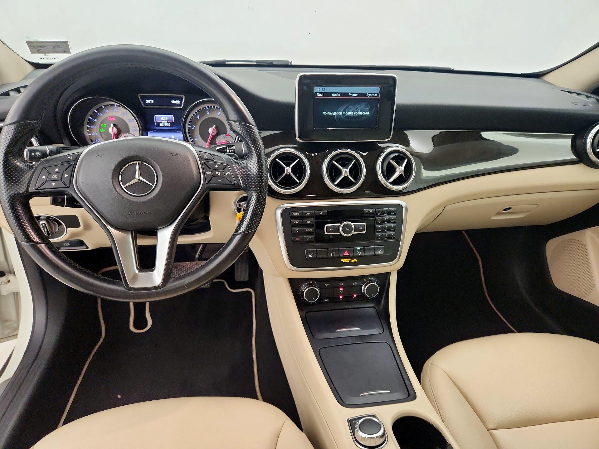 Thumbnail: 2015 Mercedes-Benz GLA - 9