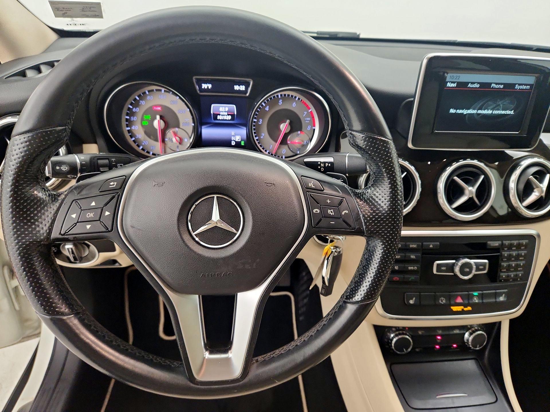 Thumbnail: 2015 Mercedes-Benz GLA - 10