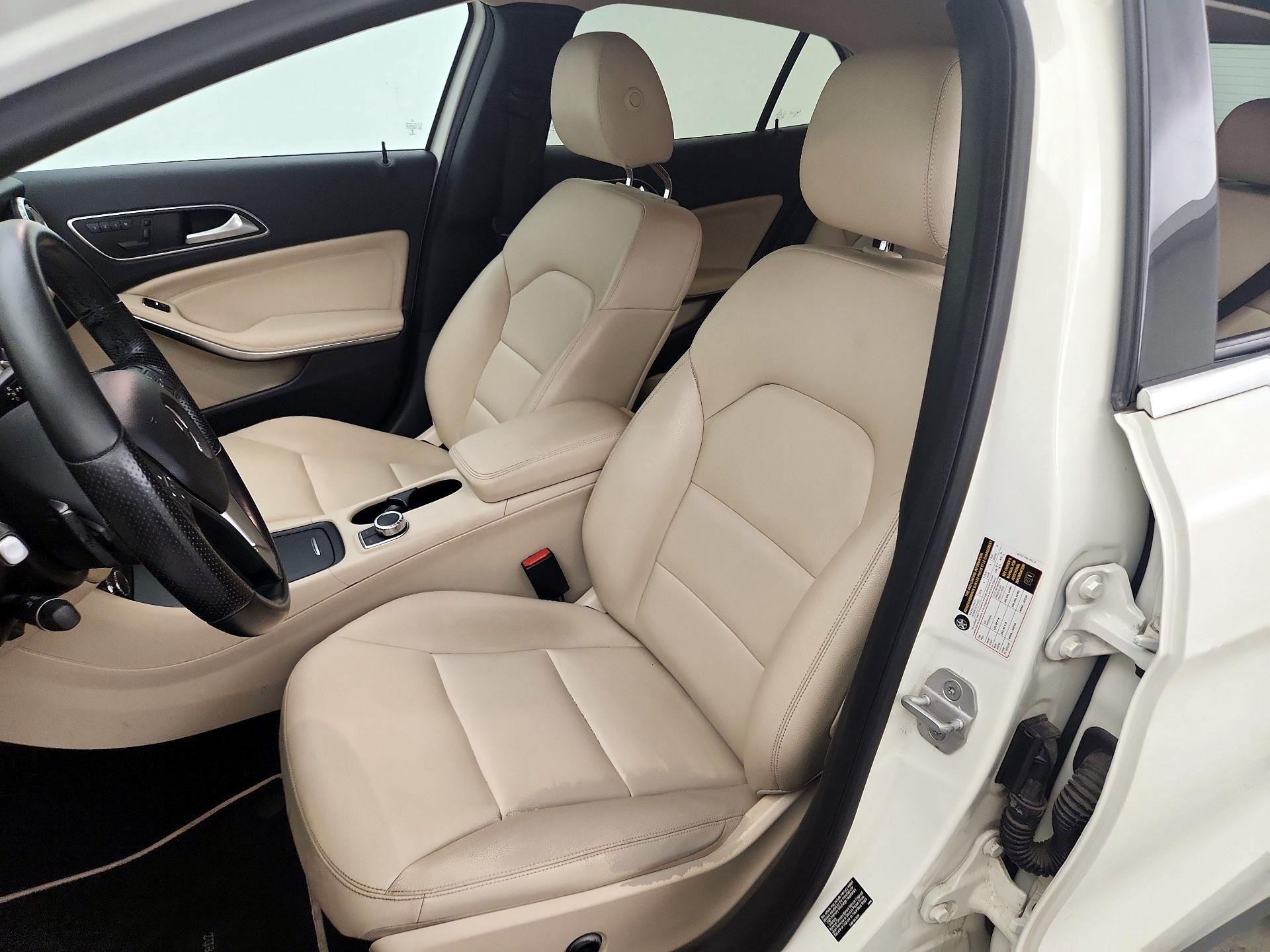 Thumbnail: 2015 Mercedes-Benz GLA - 11