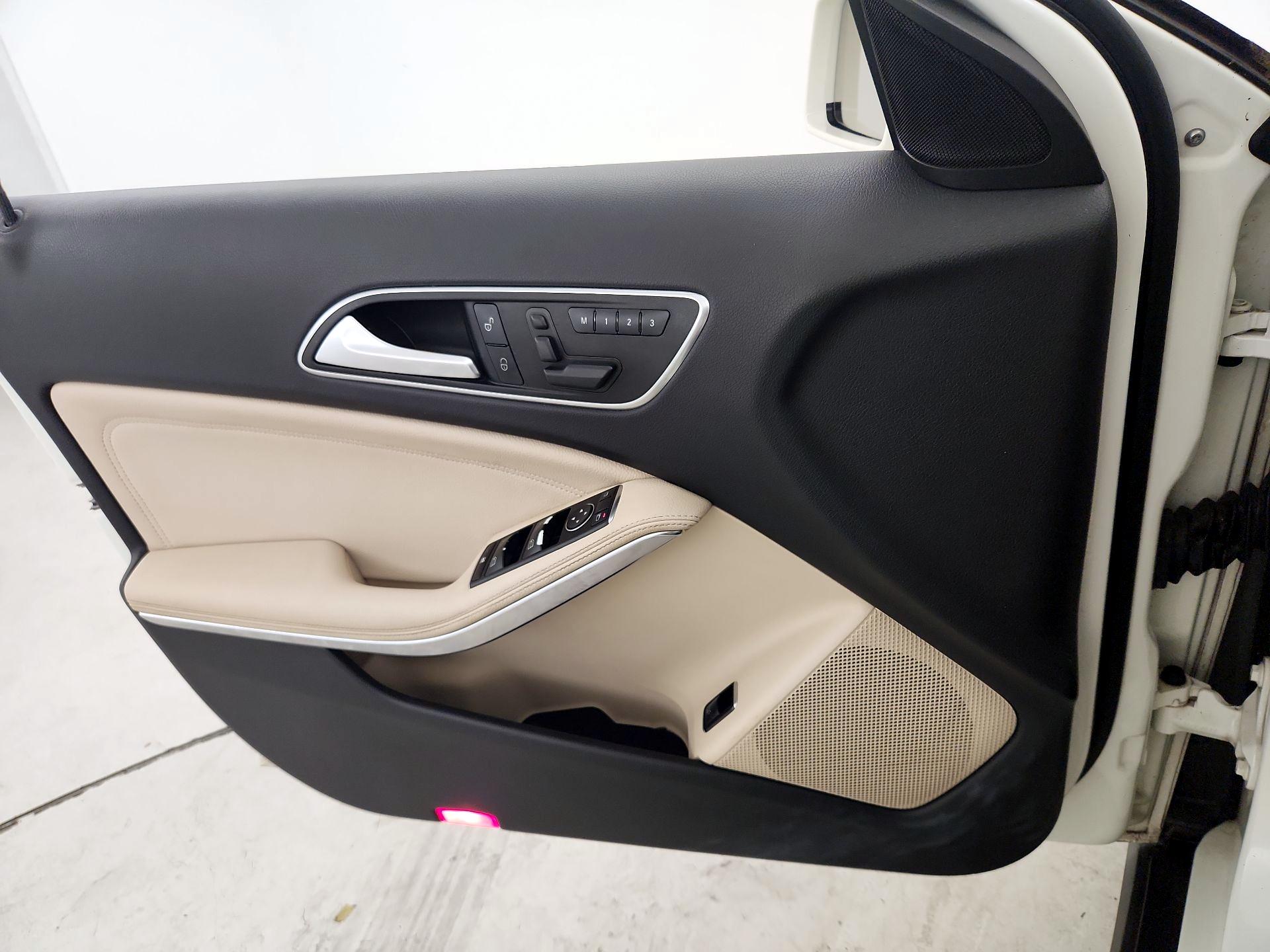 Thumbnail: 2015 Mercedes-Benz GLA - 12