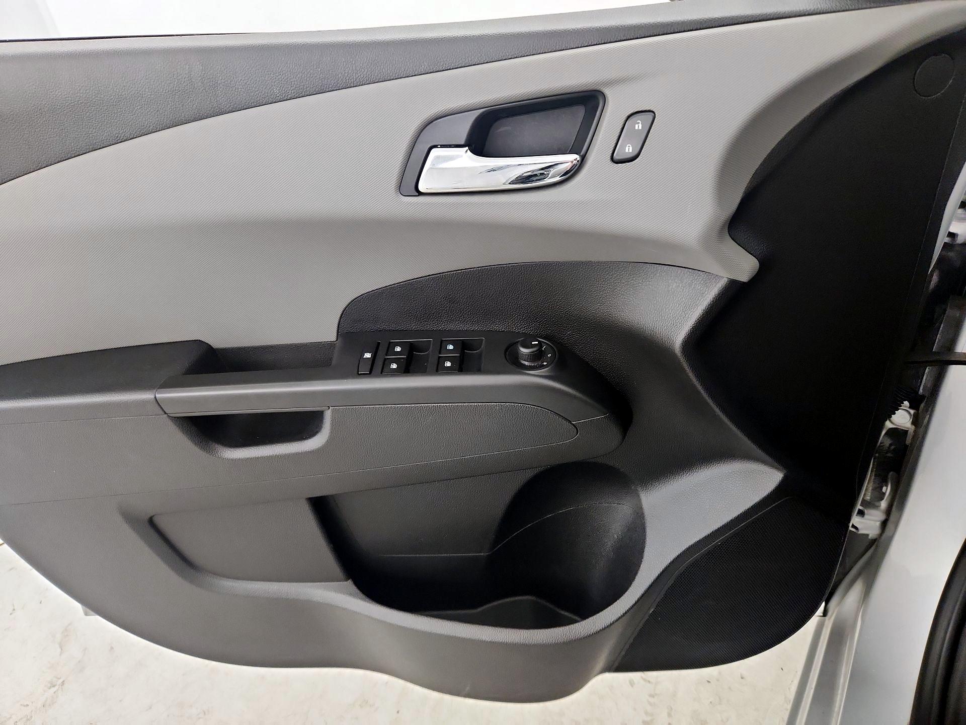 Thumbnail: 2016 Chevrolet Sonic - 12