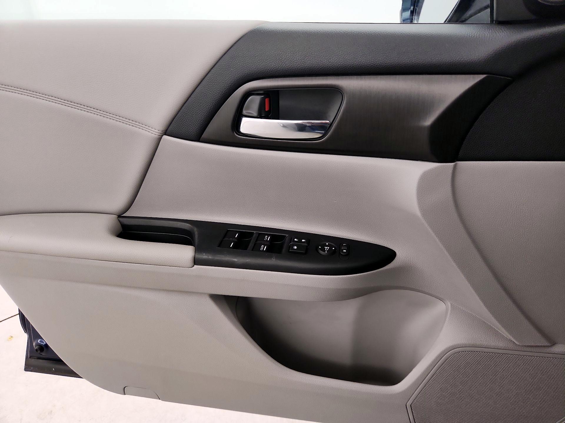 Thumbnail: 2015 Honda Accord - 12