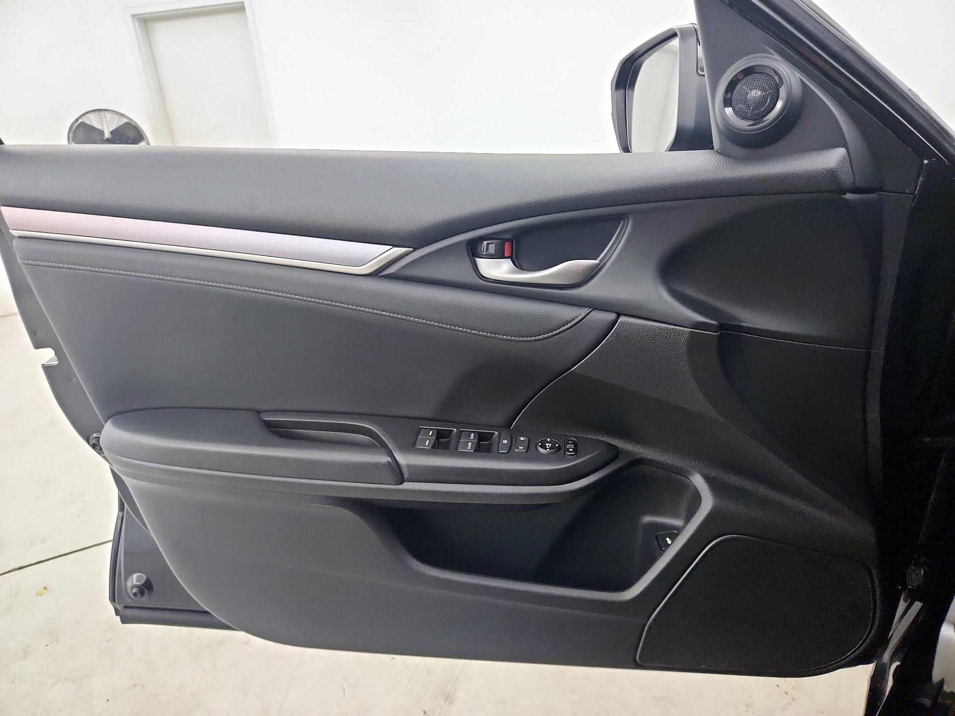 Thumbnail: 2017 Honda Civic - 12