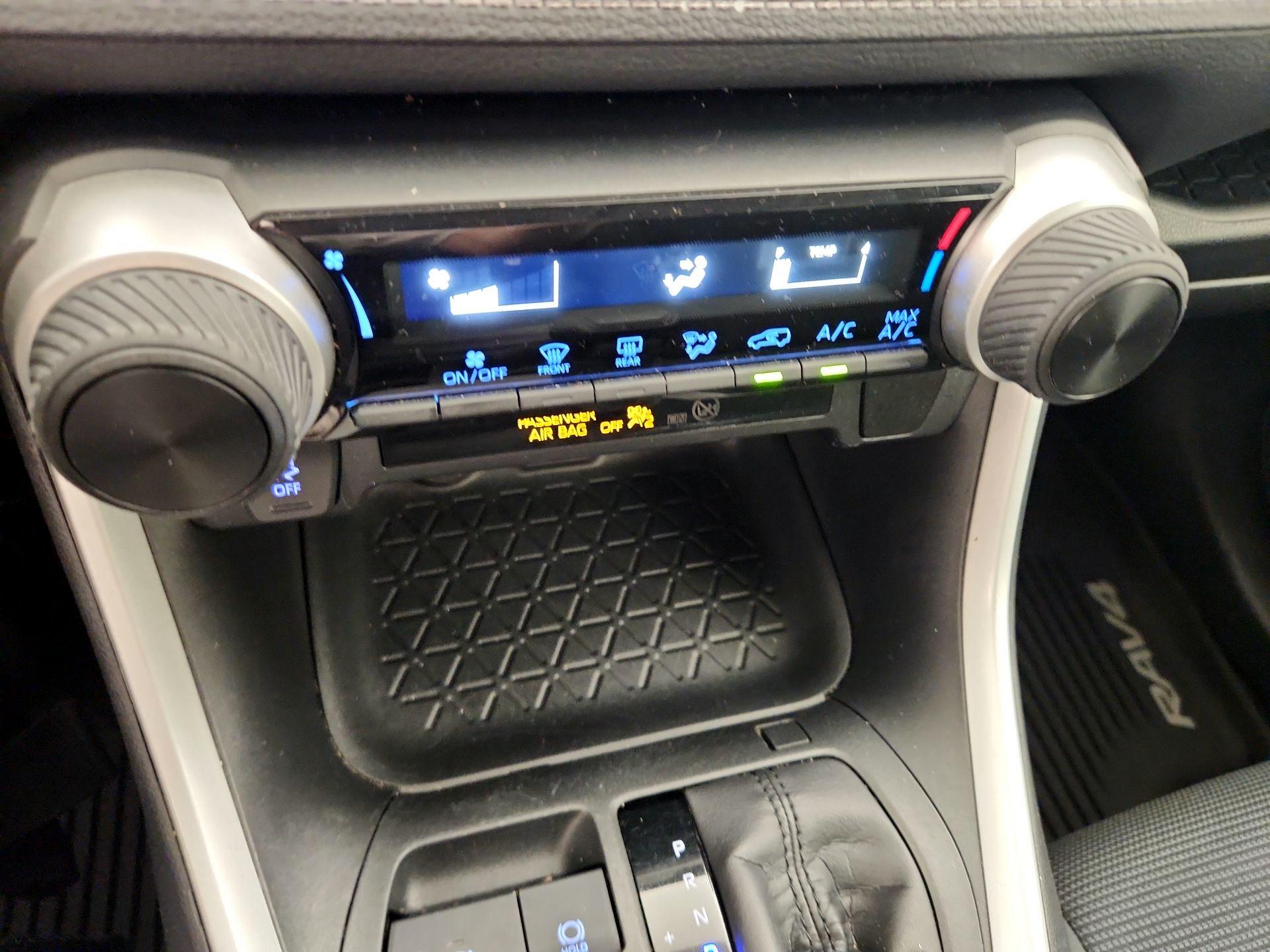 Thumbnail: 2020 Toyota RAV4 - 16