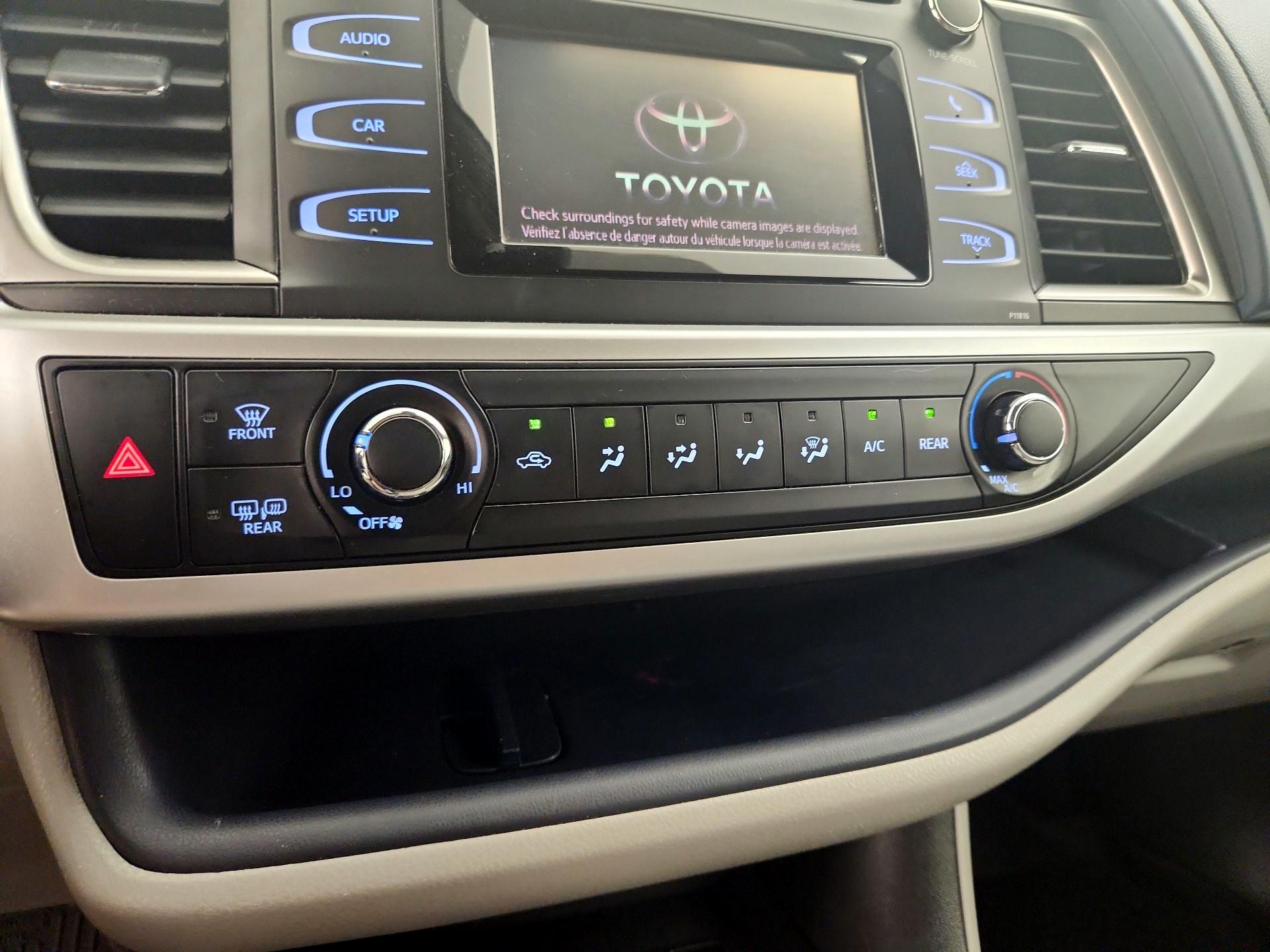 Thumbnail: 2019 Toyota Highlander - 15