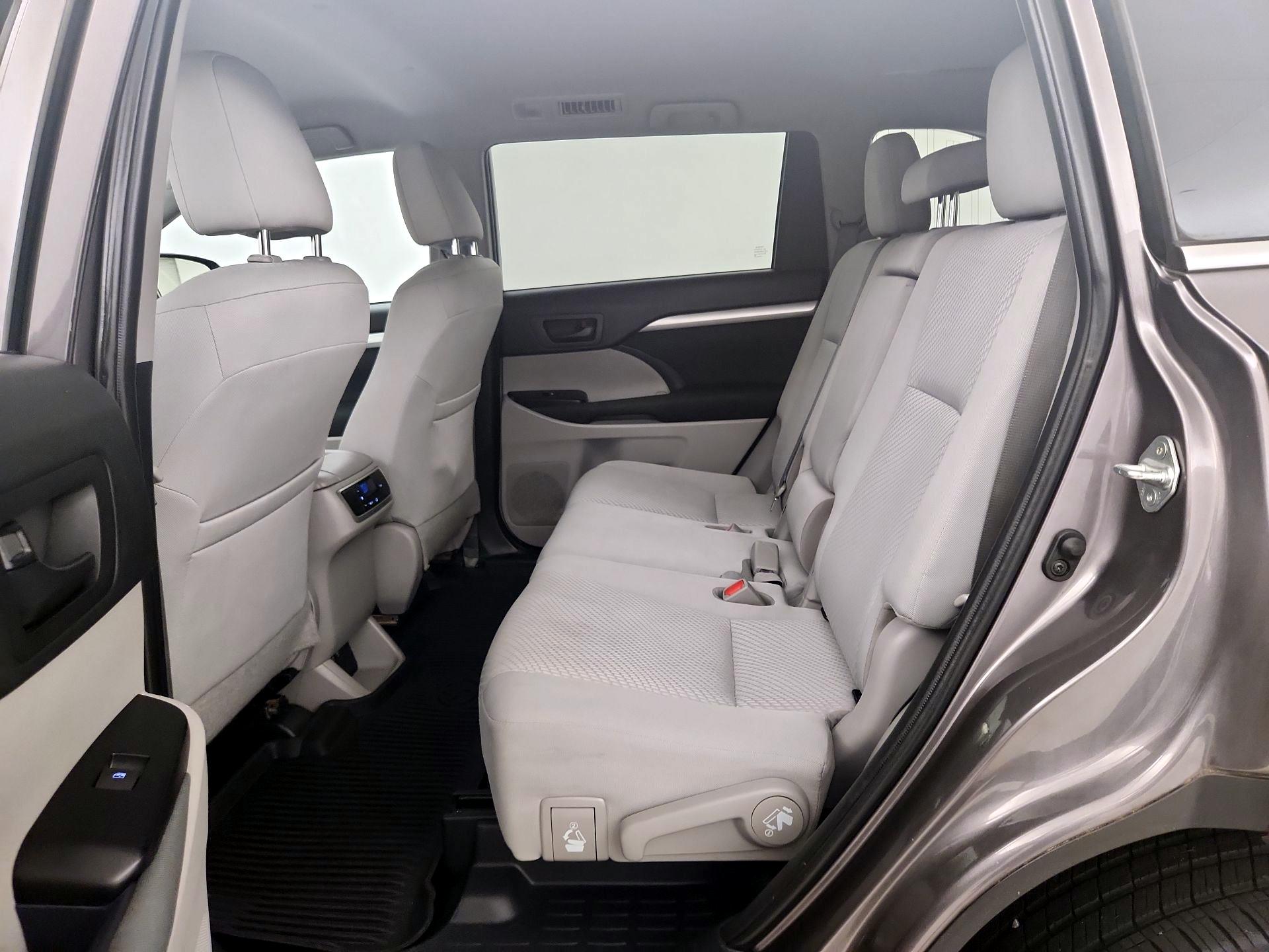 Thumbnail: 2019 Toyota Highlander - 18